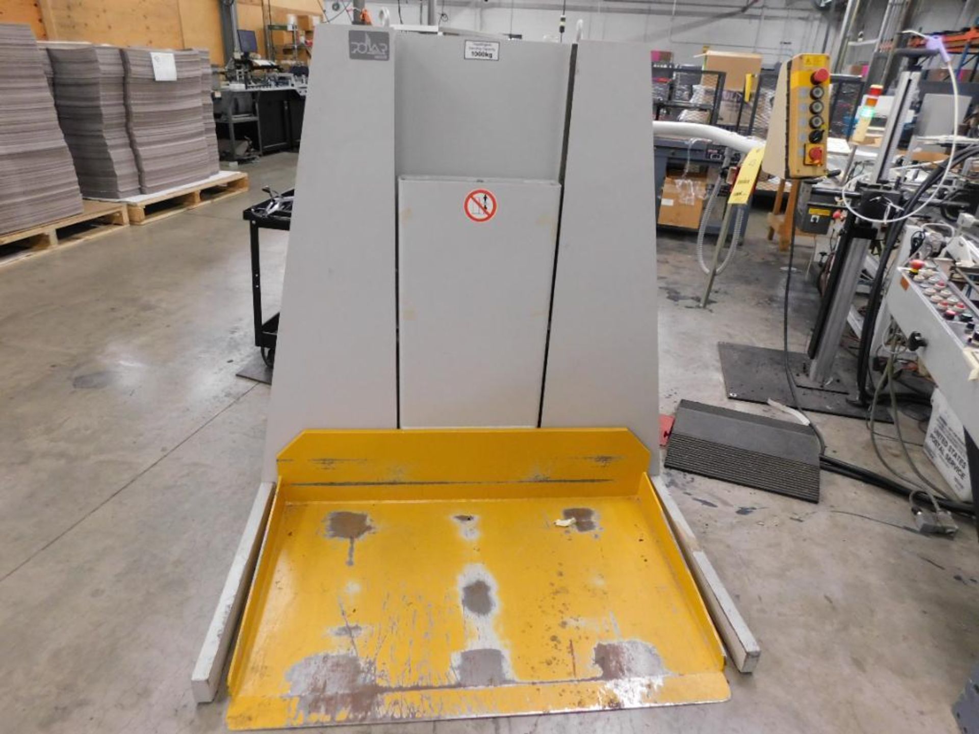 Polar LW-1000-4 Paper Lift, S/N 7072323