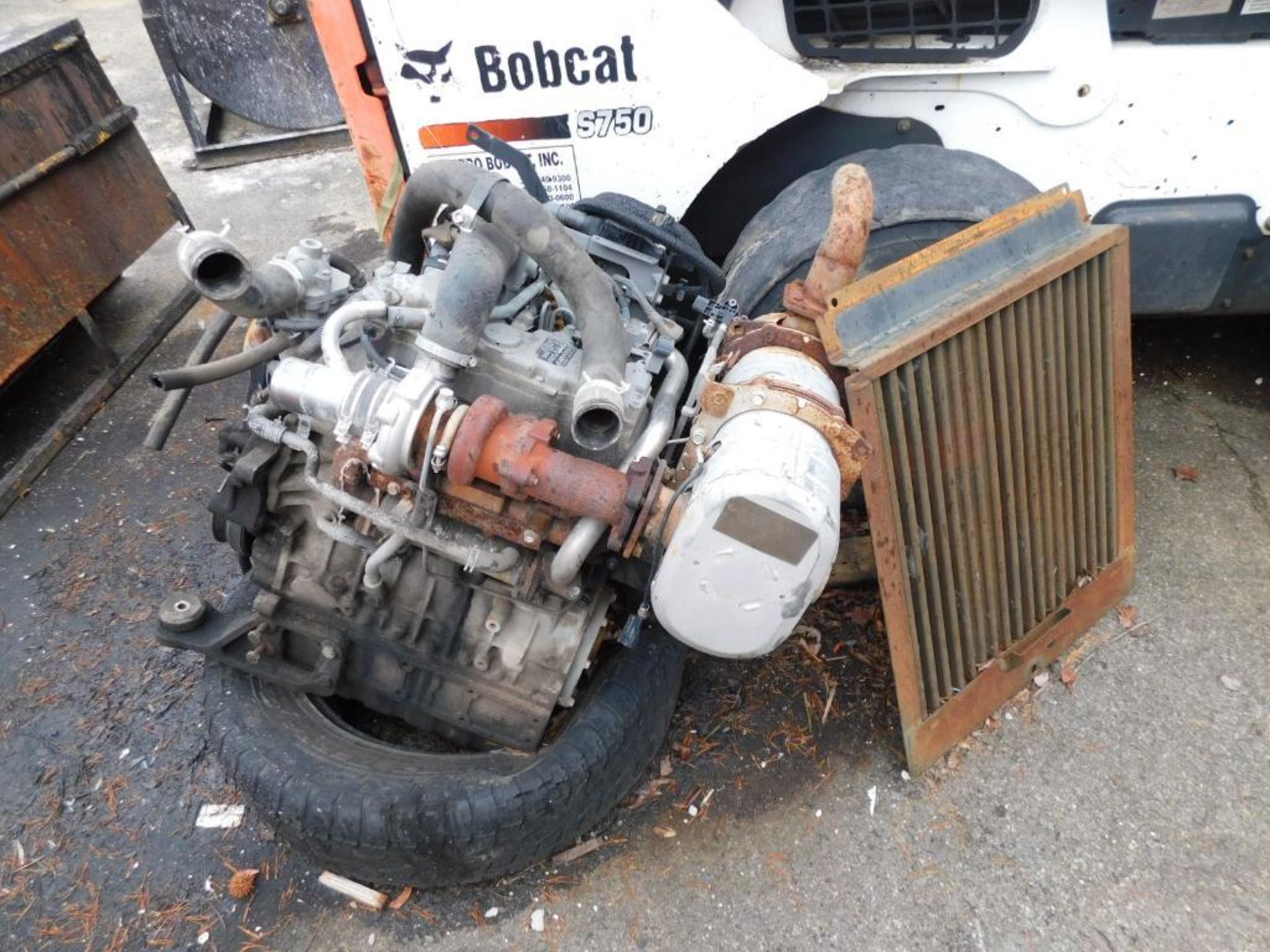 2015 Bobcat S750 Skid Steer, Kubota Turbo Diesel, Foot Controls, Aux Hydraulics, Power Quick Tach, 1 - Image 2 of 7