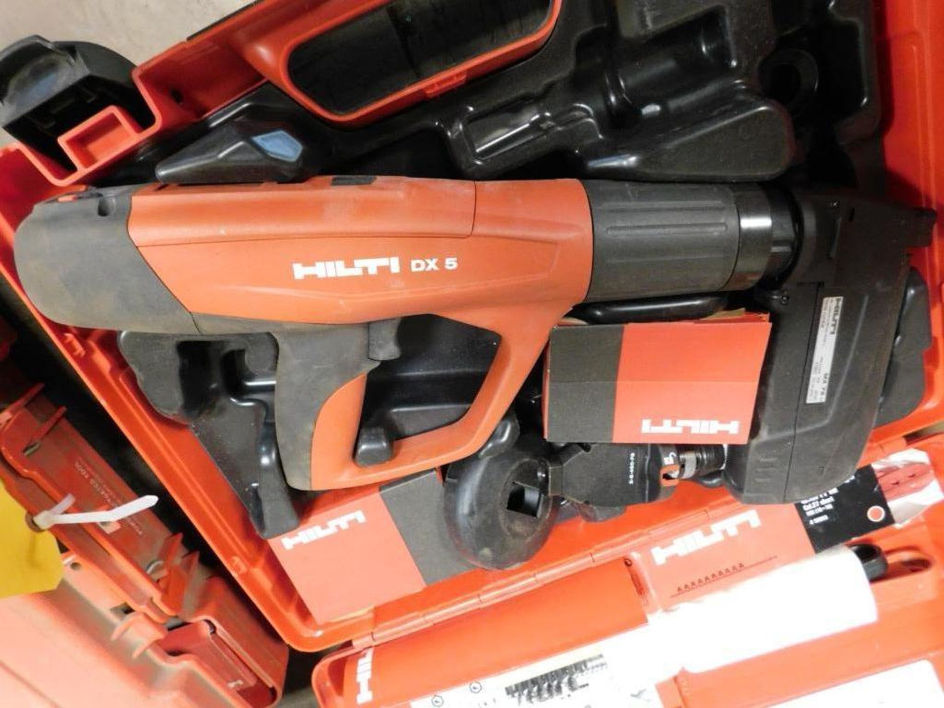 Hilti DX5 Fully Automatic Powder-Actuated Tool in Case w/Hilti MX72 Nail Magazine - Image 2 of 4