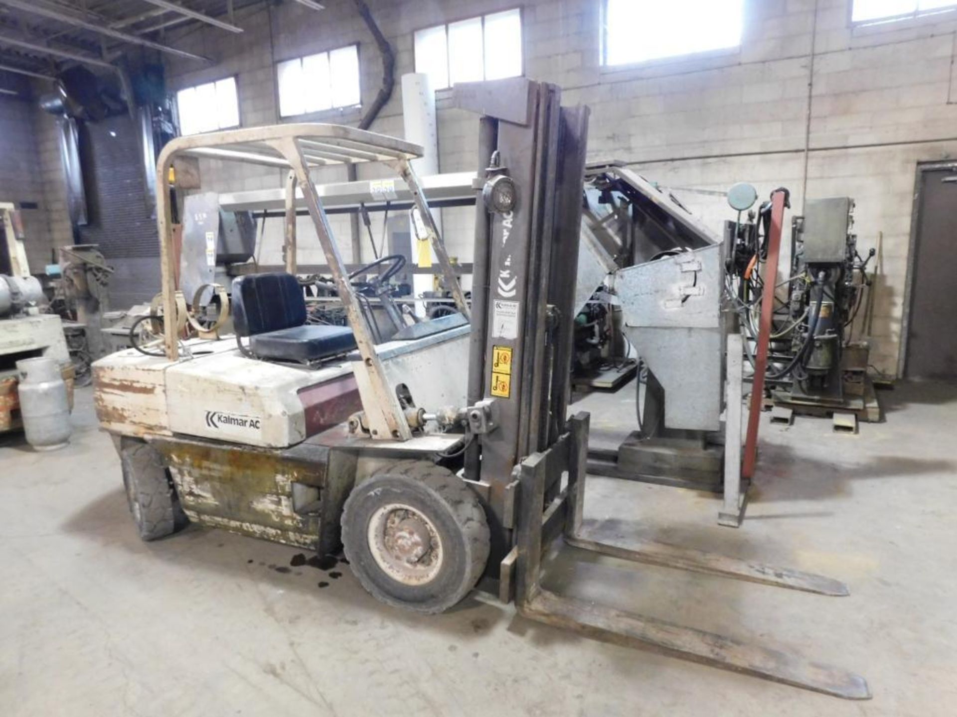 Kalmar AC LP Forklift, 3- Stage Mast, 4' Forks, 3323 Indicated Hours - Image 2 of 9