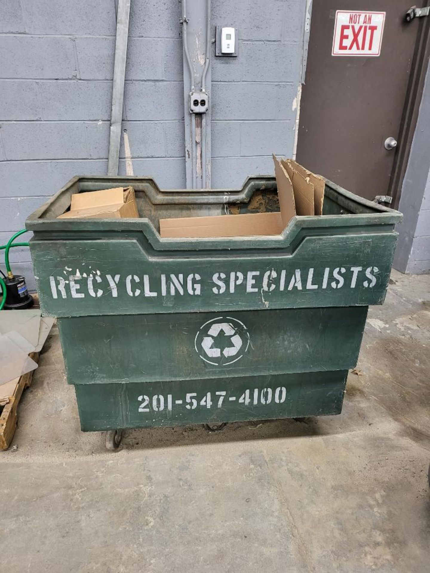 LOT: (2) Rubbermaid Brute 55-Gallon Rolling Cans, (2) U-Line 55-Gallon Cans, Rolling Recycling Can - Image 3 of 3