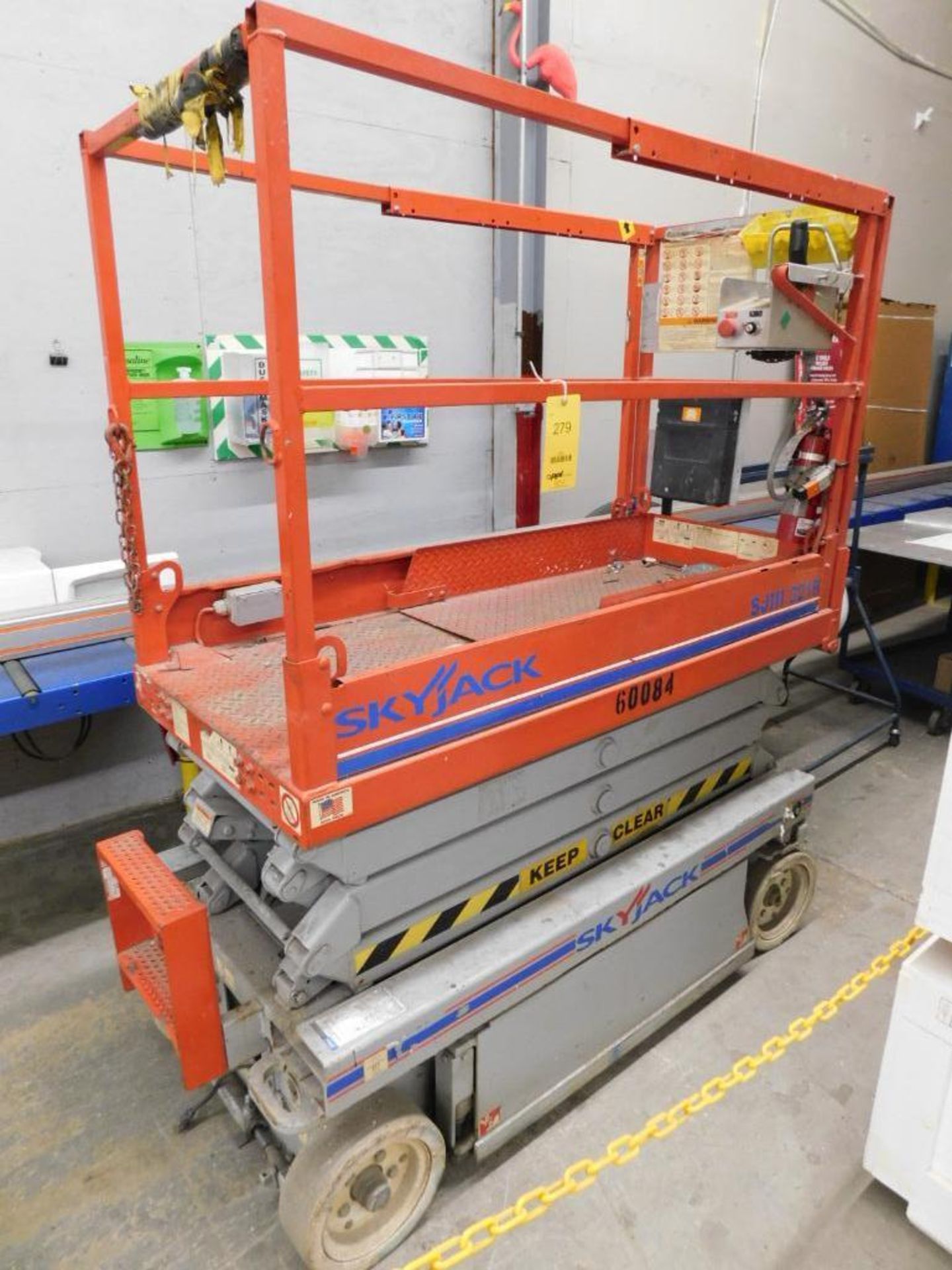 Sky Jack SJIII 3210 Scissors Lift, 24 V, 550 lb. Cap, 19' Platform Height, Non Marking Tires, Onboar