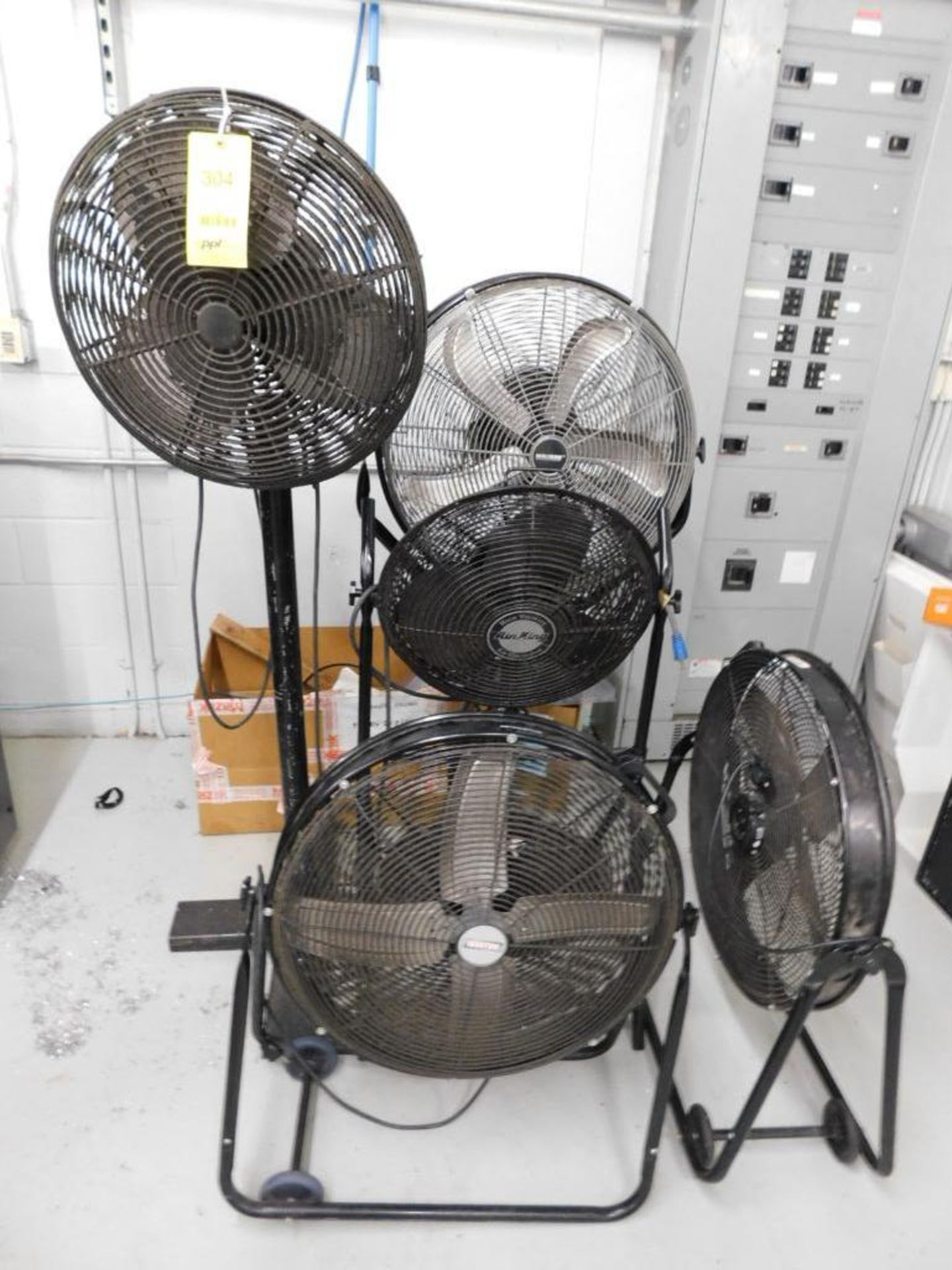 LOT: Assorted Fans