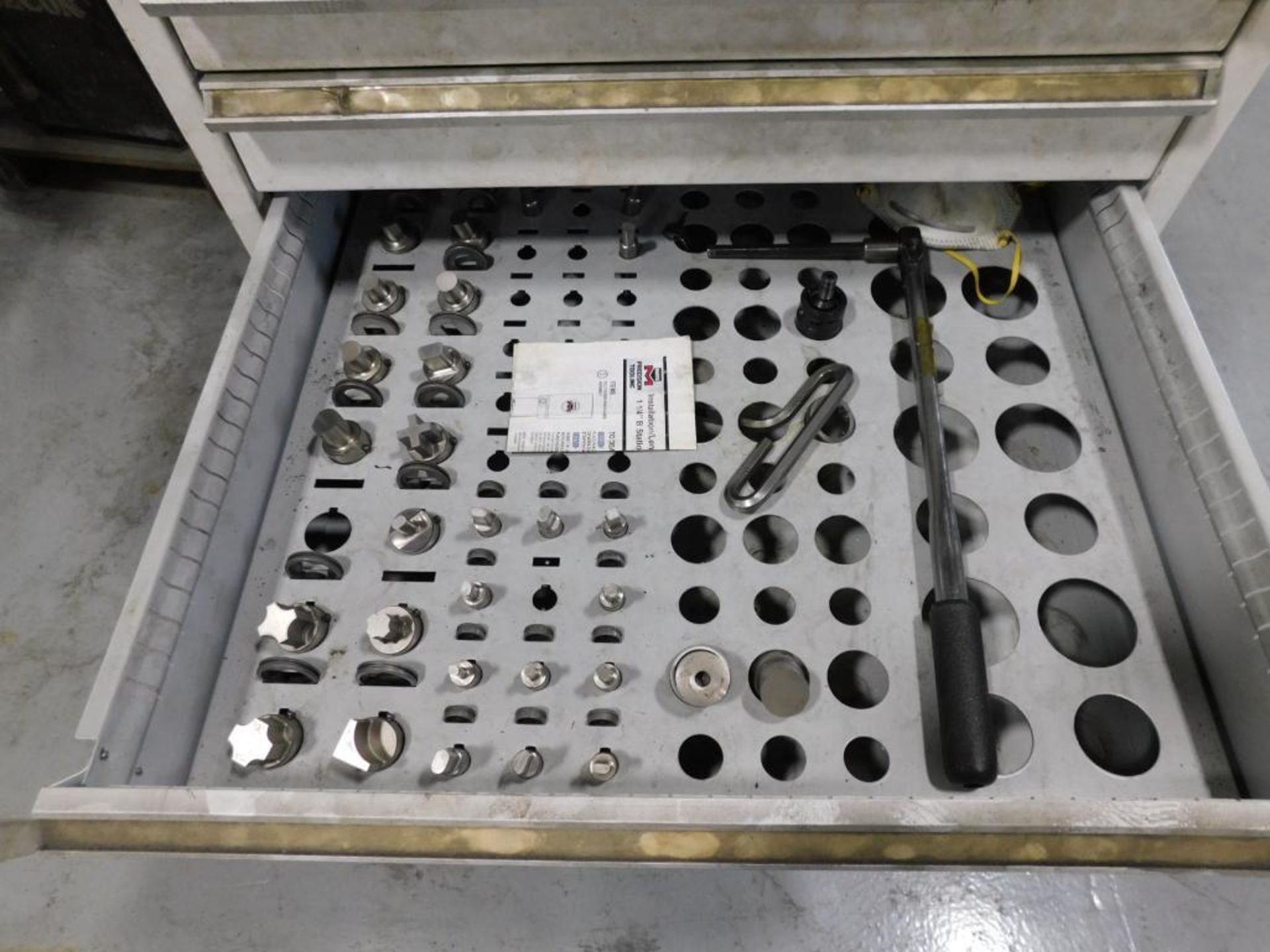 LOT: Mate Tooling Cabinet w/Large Quantity Amada Style Turret Punch Tooling - Image 5 of 8