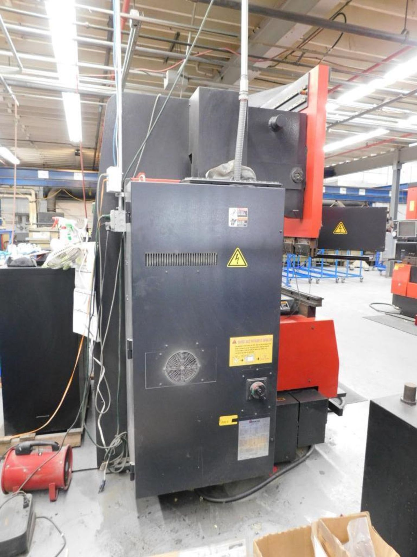 Amada FBDIII-1253 137 Ton x 10' CNC Press Brake AMNC 7 Axis CNC Control, 118" Max. Bending Length, 1 - Image 10 of 16