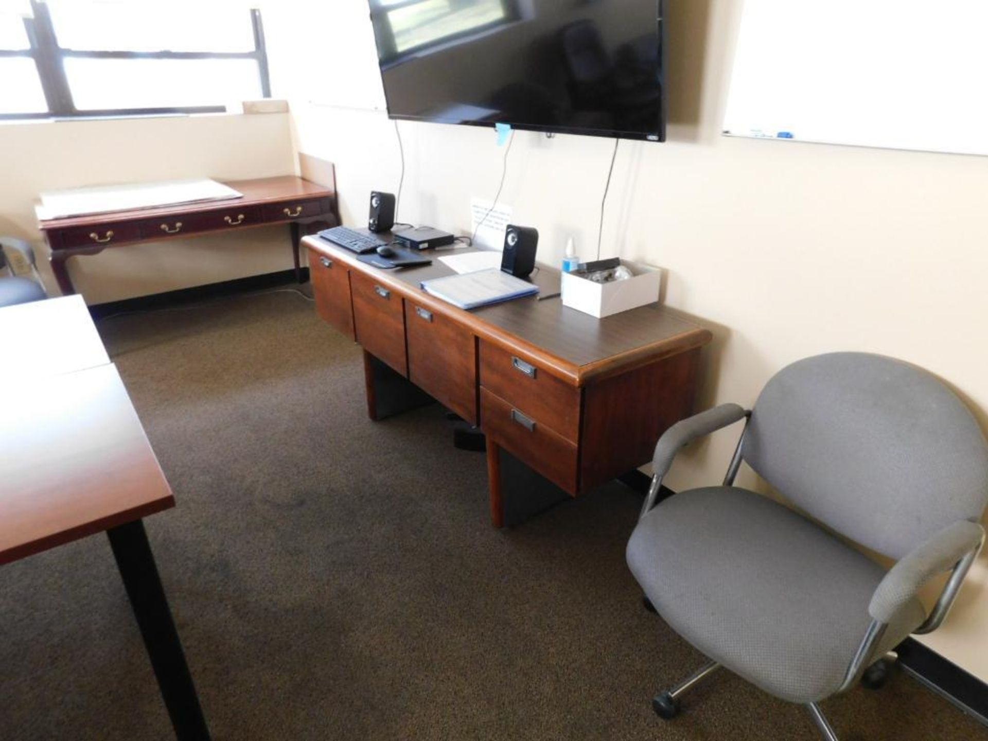 LOT: Contents of (4) Offices: (4) Cubicle Work Stations, (5) Desks, (7) Tables, (16) Chairs, Visio B - Image 13 of 15