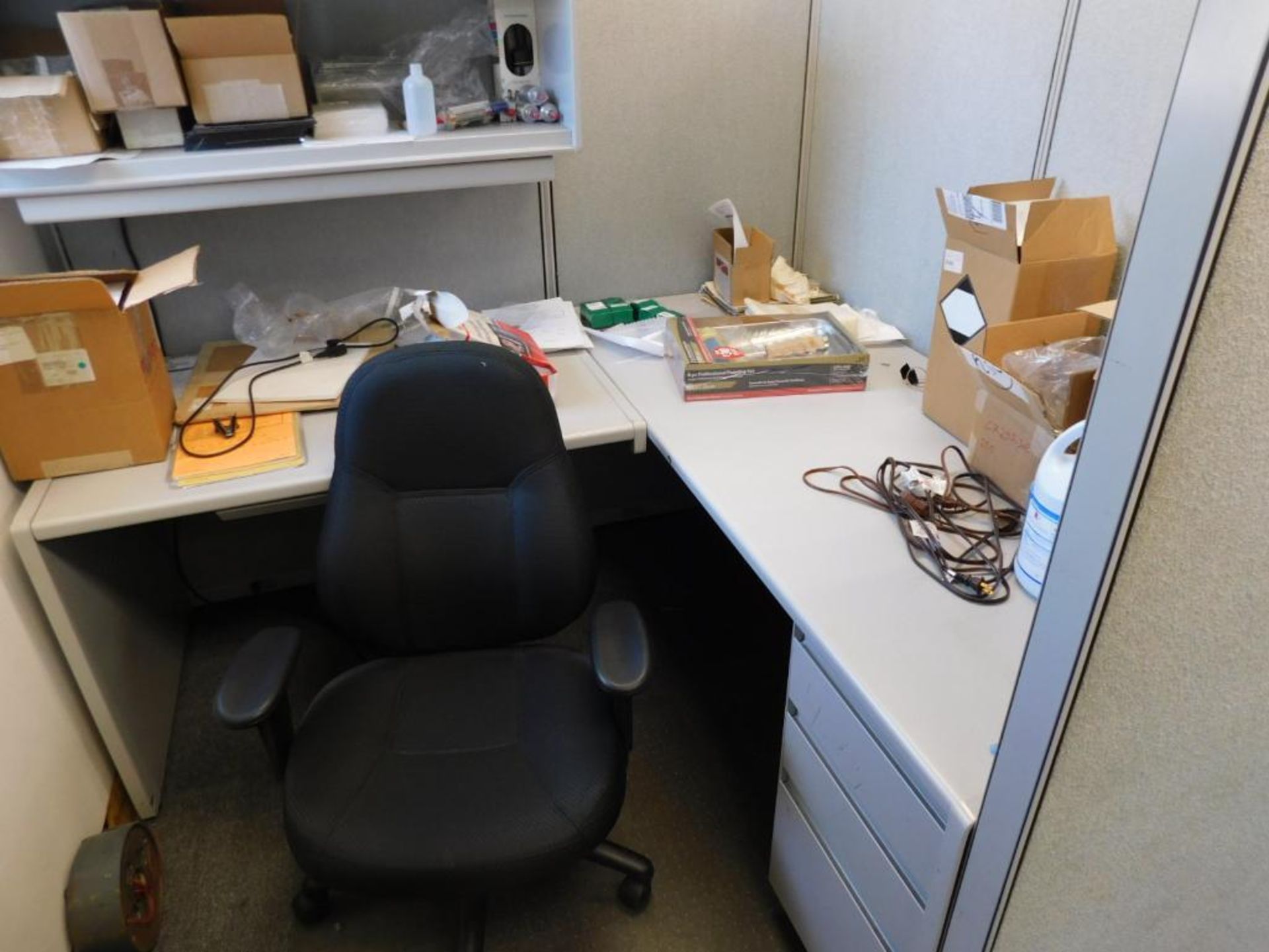 LOT: Contents of (4) Offices: (4) Cubicle Work Stations, (5) Desks, (7) Tables, (16) Chairs, Visio B - Image 5 of 15