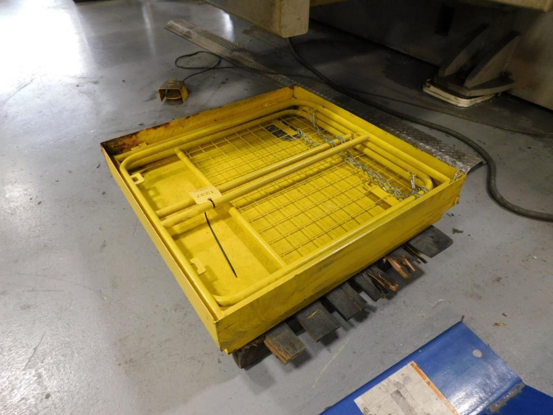 34" x 34" Collapsible Forklift Man Basket - Image 2 of 2