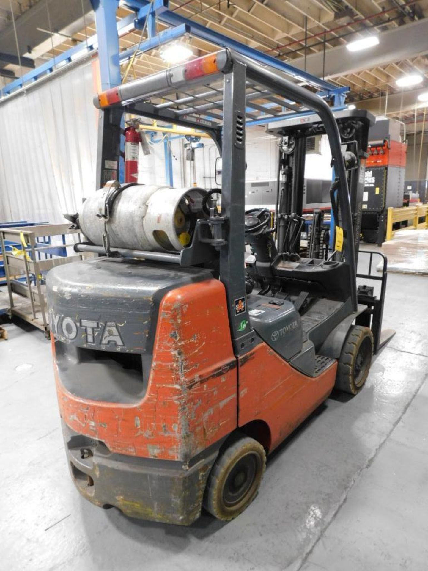 Toyota Propane Forklift 8FGCU30, 6000 lb. Lift Cap., Triple Mast, Side Shift, Solid Tires, 5160 Hour - Image 3 of 12