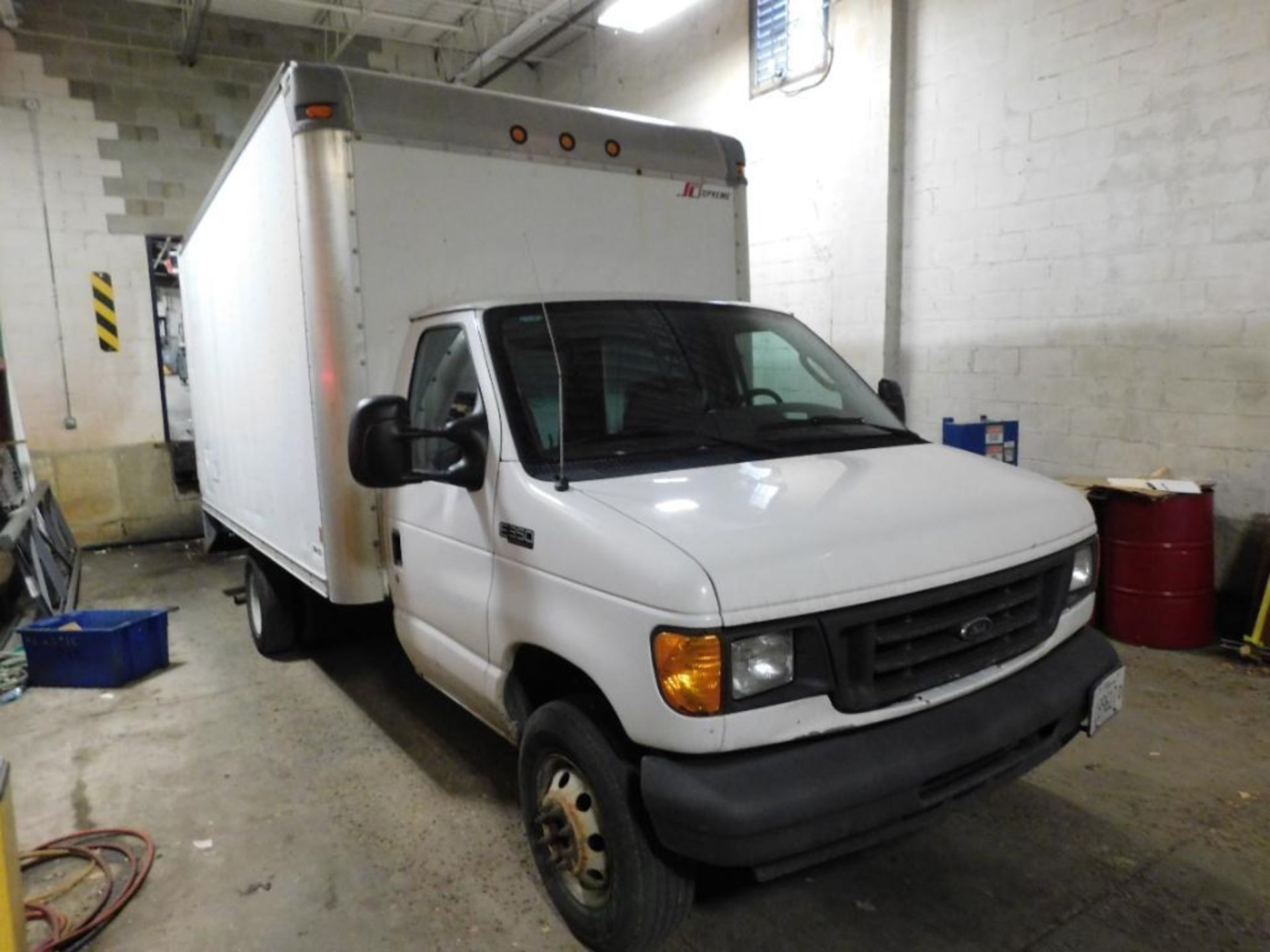 2005 Ford E350 Super Duty Box Truck, VIN 1FDWE35L05HA78203, 15' Box, Wood Floor, Tie Down Rails, V8 - Image 2 of 6