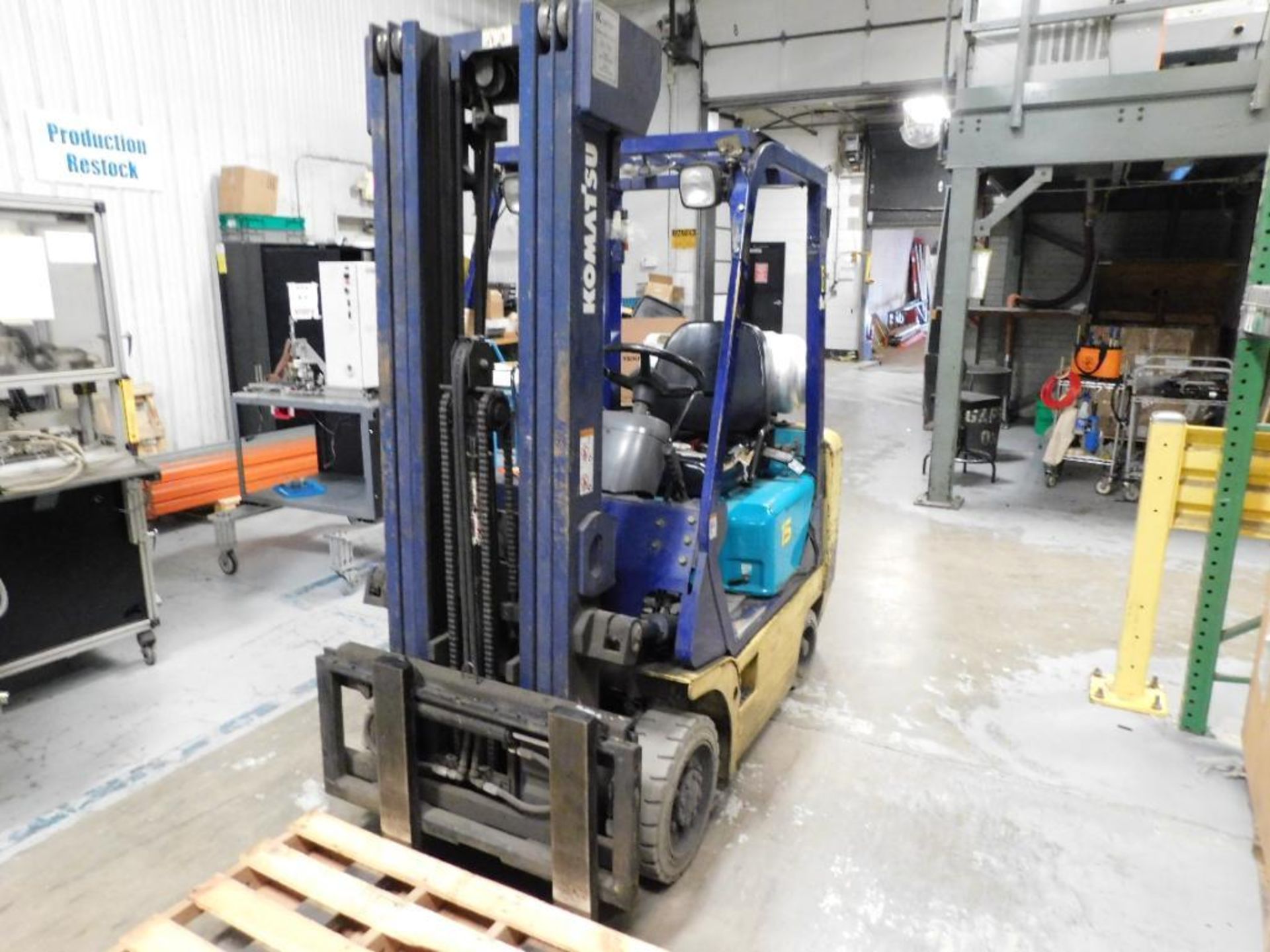 Komatsu LP Forklift Model FG15 STLP-16, 2500 Lb. Cap., Triple Mast, Side Shift, Solid Tires, 11,440 - Image 4 of 4