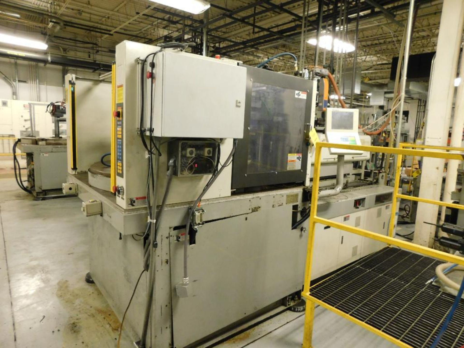 2004 Toyo TT-150HR2 Plastic Injection Molding Machine, 150-Ton Capacity, Vertical, 6.7-Oz, S/N 12540 - Image 3 of 4