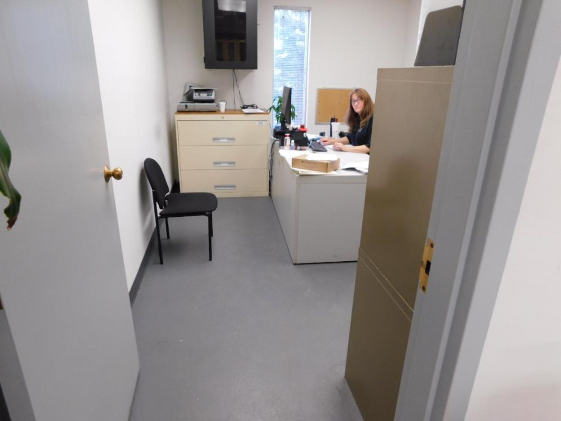LOT: Contents of East Offices: (5) Cubicle Work Centers, Assorted File Cabinets, Tables, Chairs, (2) - Image 4 of 6