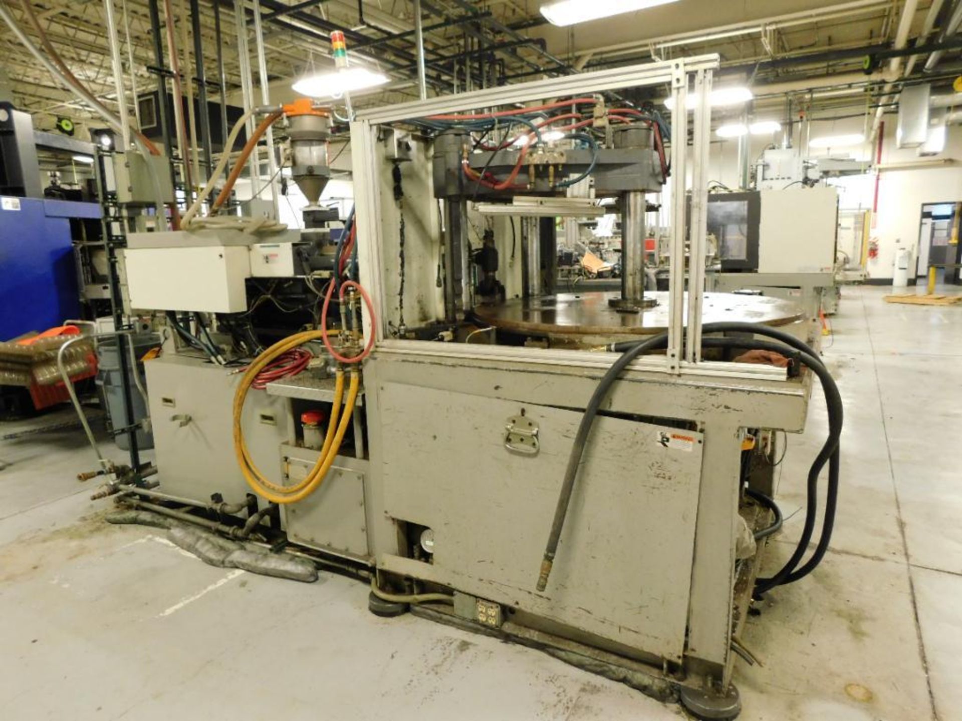 2004 Toyo TT-150HR2 Plastic Injection Molding Machine, 150-Ton Capacity, Vertical, 6.7-Oz, S/N 12540 - Image 3 of 4