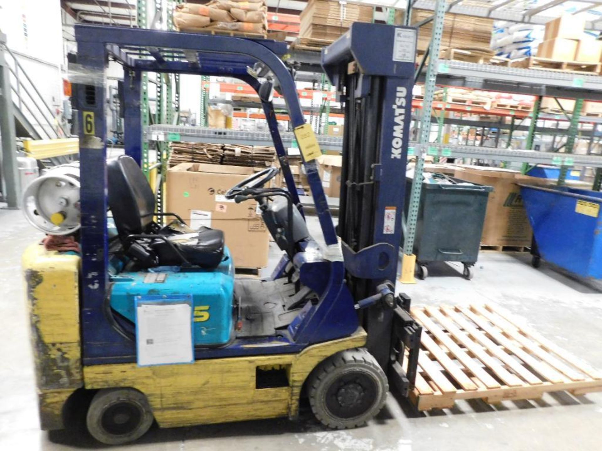 Komatsu LP Forklift Model FG15 STLP-16, 2500 Lb. Cap., Triple Mast, Side Shift, Solid Tires, 11,440 - Image 2 of 4