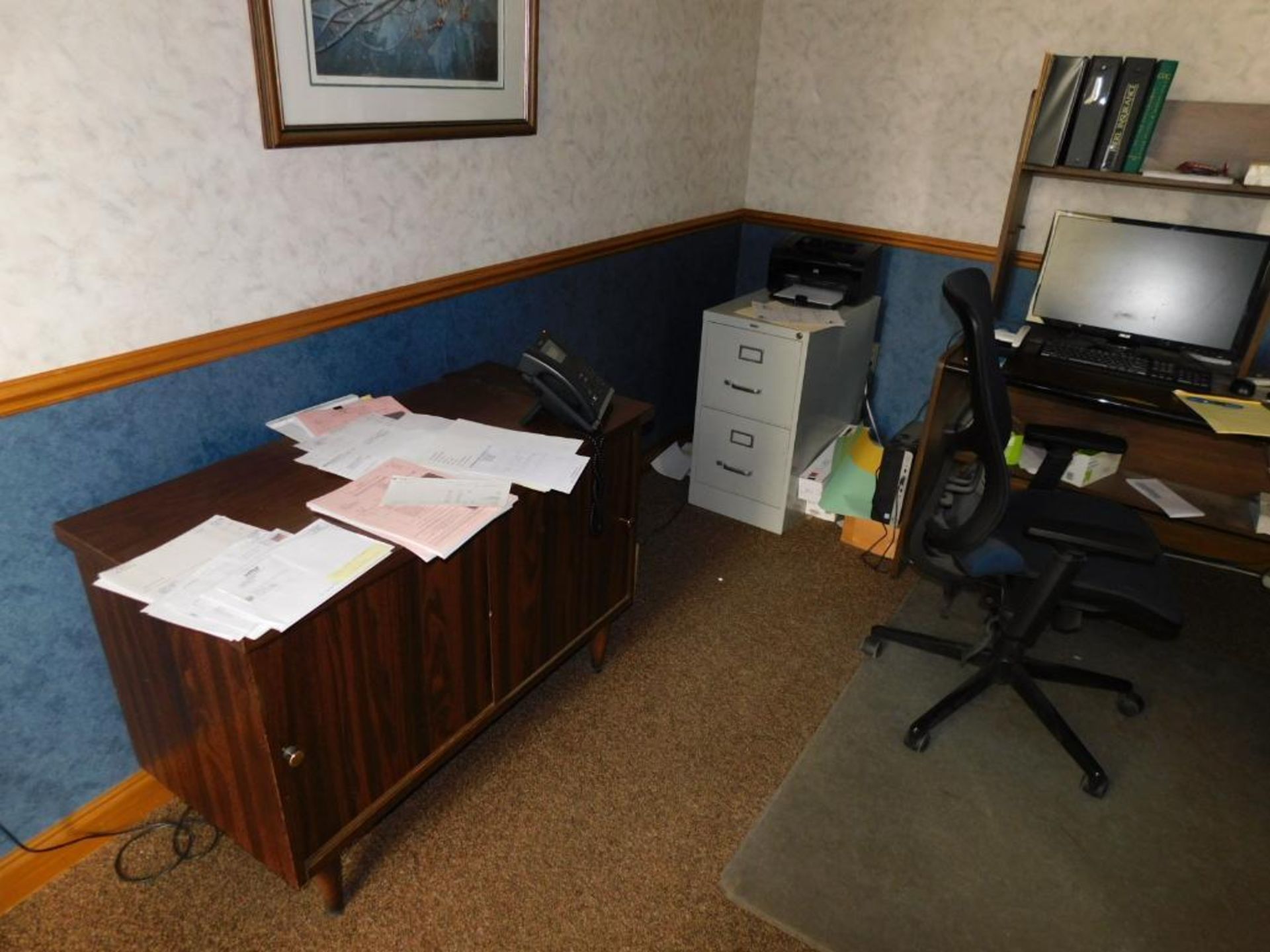 LOT: Contents of Main Office (NO ART, NO ELECTRONICS, NOTHING ATTACHED TO WALLS) - Image 27 of 27