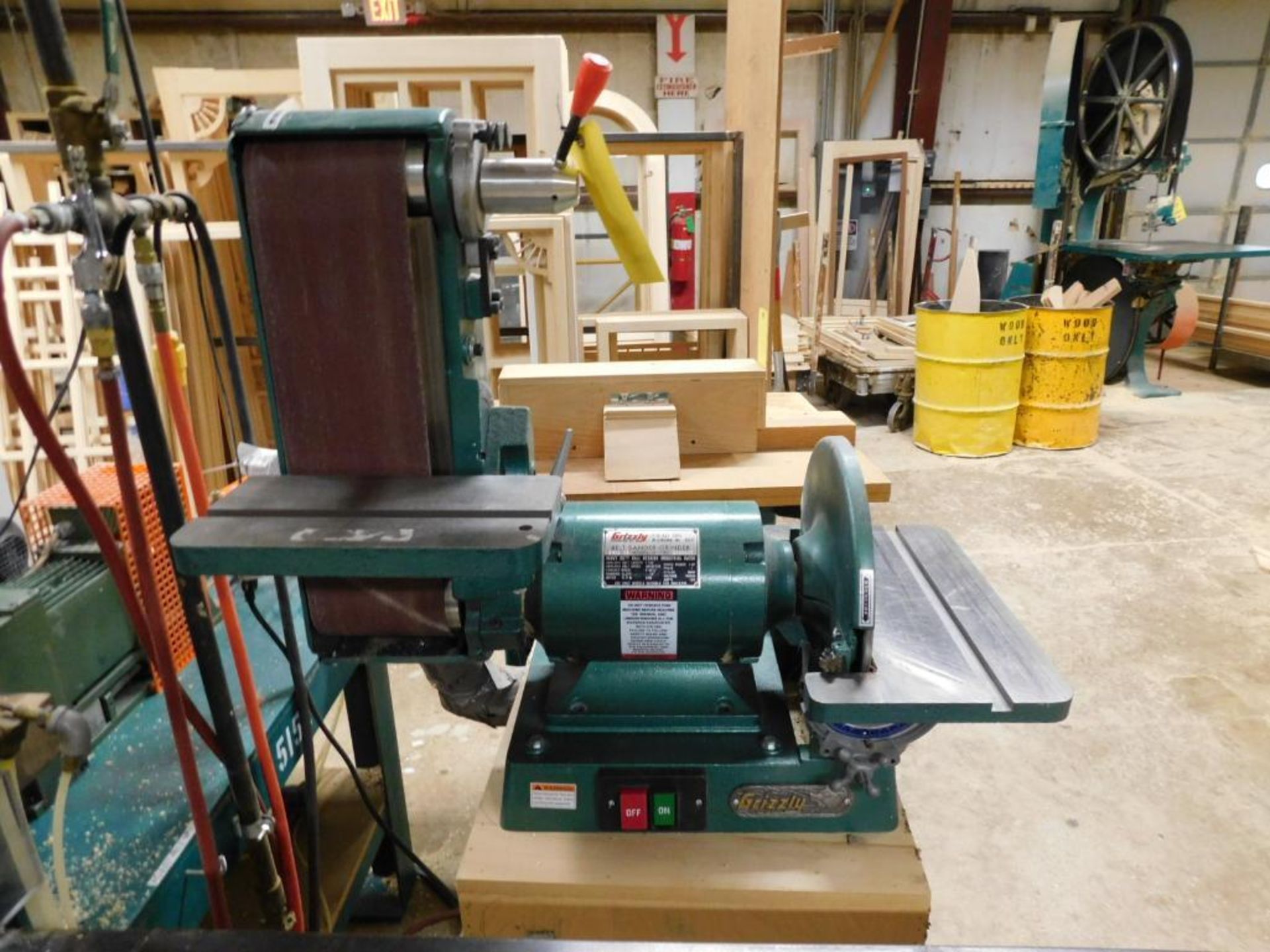 Grizzly Combo Belt Sander/Disc Grinder, Model G-1183, S/N 8040007 (2008), 6" Belt, 12" Grinder Wheel