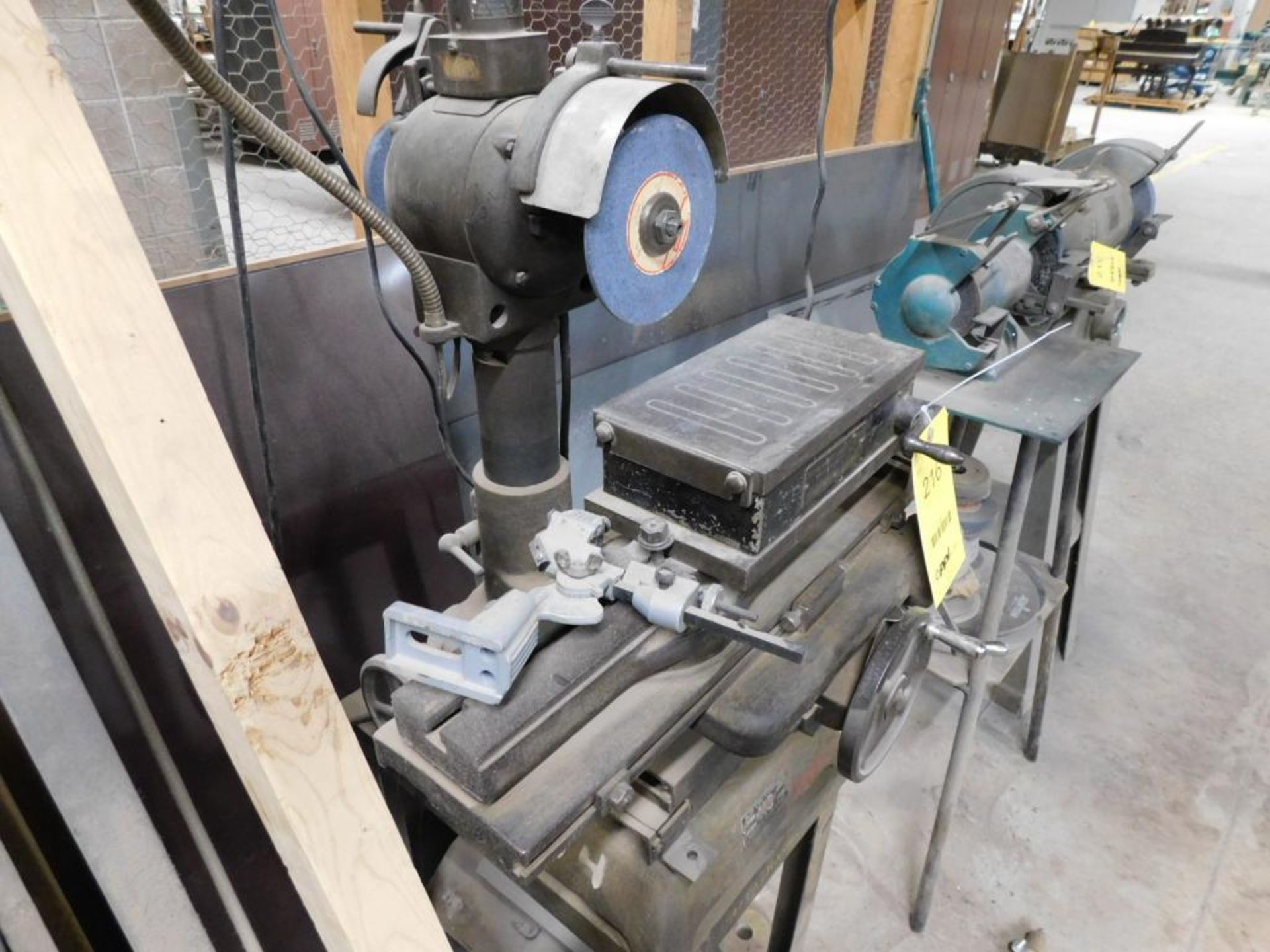 K.O. Lee Universal Grinder, Model A-60-D, S/N 1441, 3" x 20" Single Slot Table, Drill Grinder Attach - Image 3 of 4