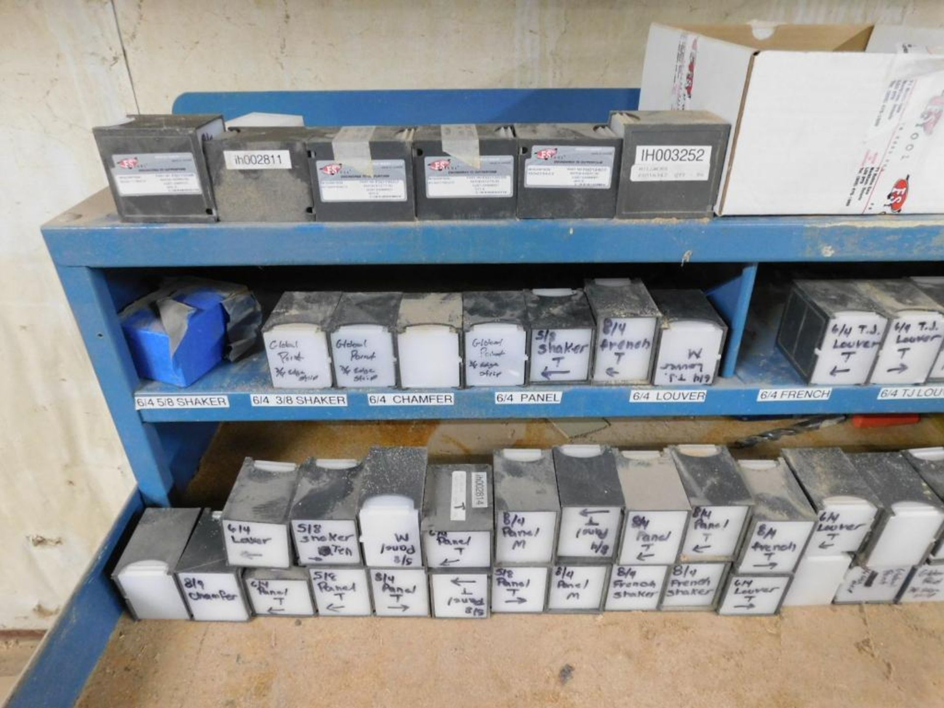 LOT: Large Assortment of Insert Knives & Assorted HSK Tool Holders w/Work Bench - Image 4 of 4