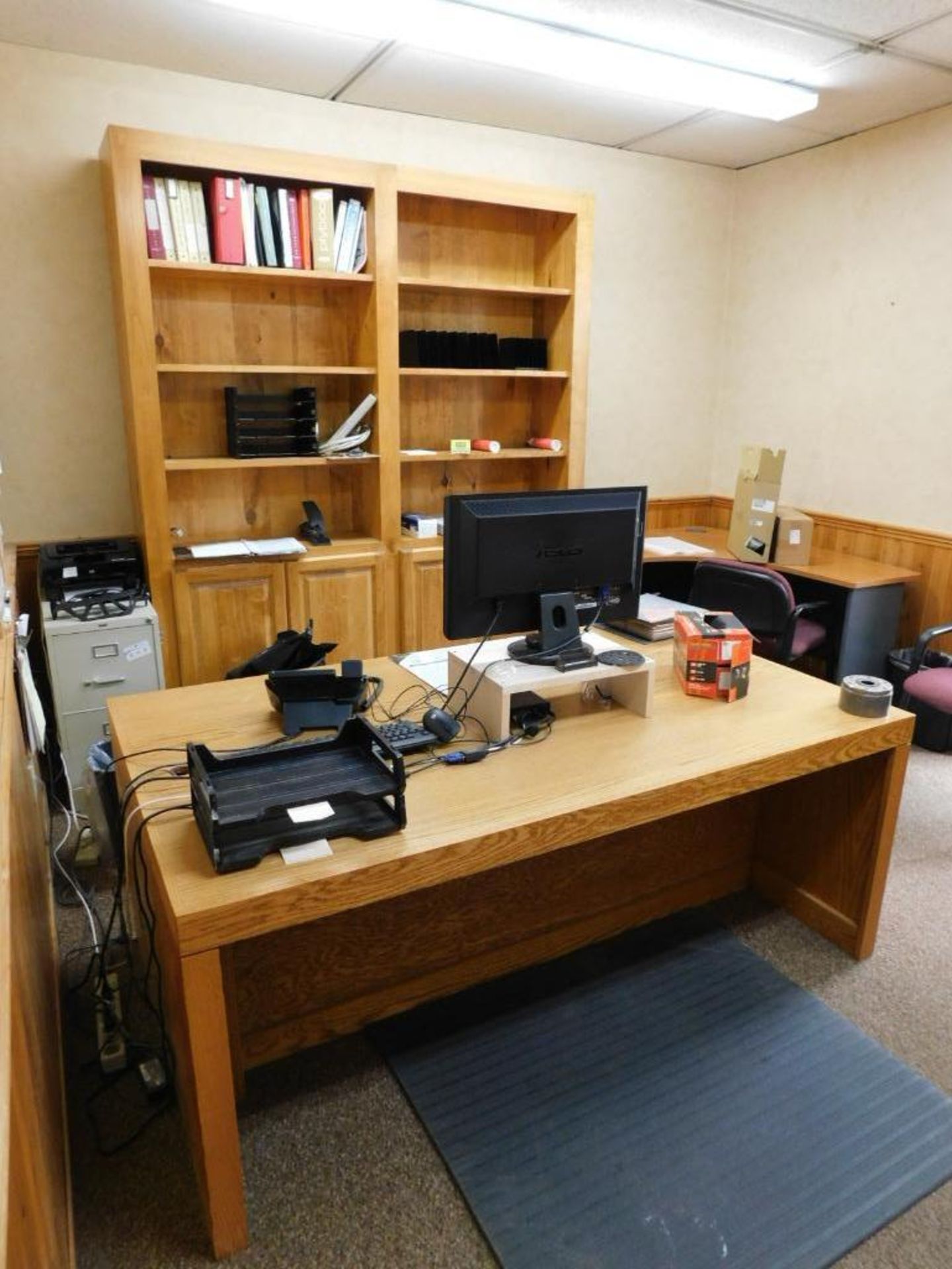 LOT: Contents of Main Office (NO ART, NO ELECTRONICS, NOTHING ATTACHED TO WALLS) - Image 6 of 27