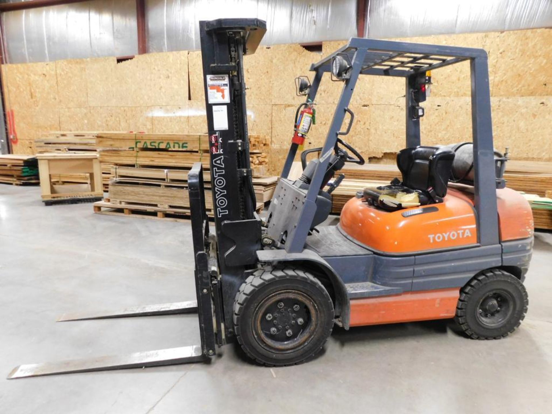 Toyota LP Forklift Model 02-6GFU30, S/N 61421, 6000 lb. Cap, Triple Mast, Side Shift, Solid Outdoor - Image 2 of 10