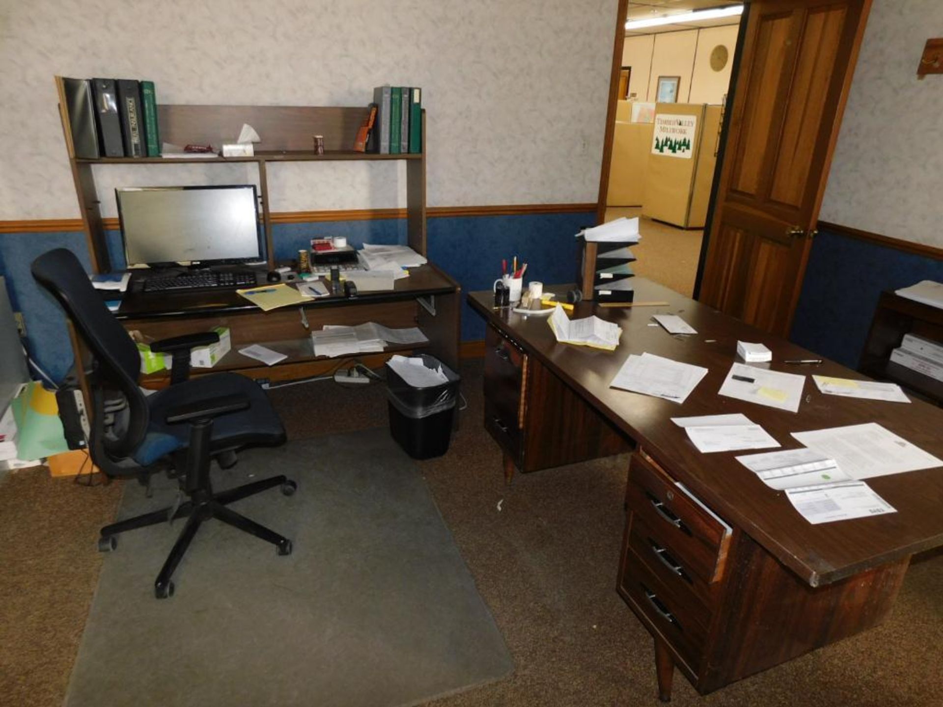 LOT: Contents of Main Office (NO ART, NO ELECTRONICS, NOTHING ATTACHED TO WALLS) - Image 26 of 27