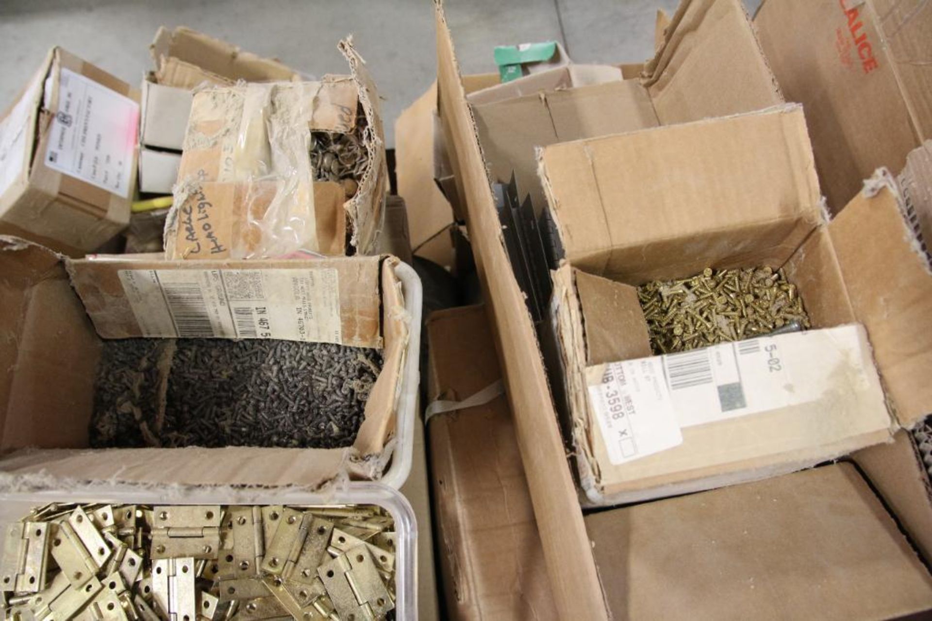 LOT: Pallet of Misc. Screws, Hinges and Handles - Image 3 of 3