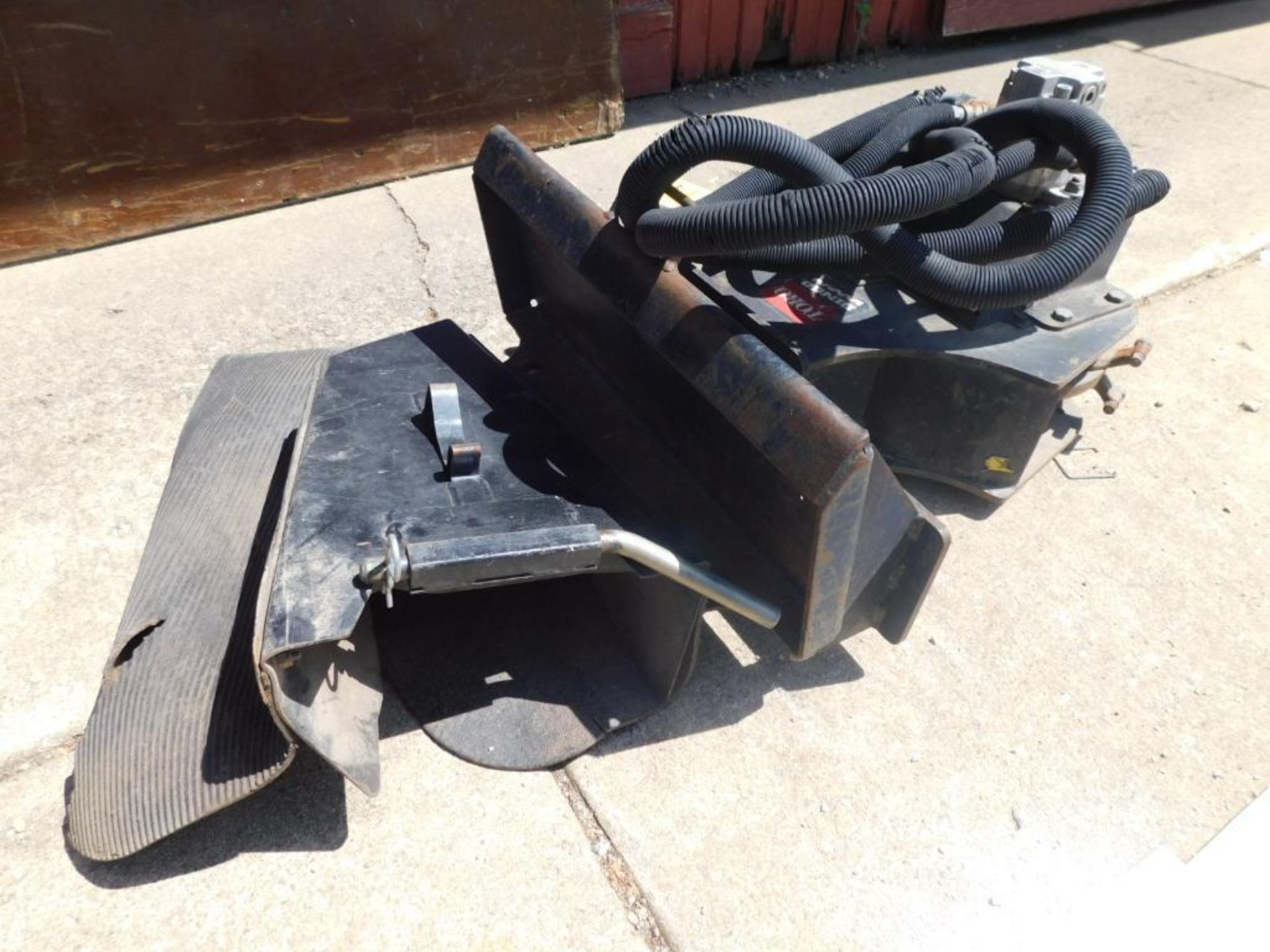 Toro Dingo 22429 Stump Grinder Attachment for Mini Skid Steer Loader, S/N 210000202 - Image 3 of 6