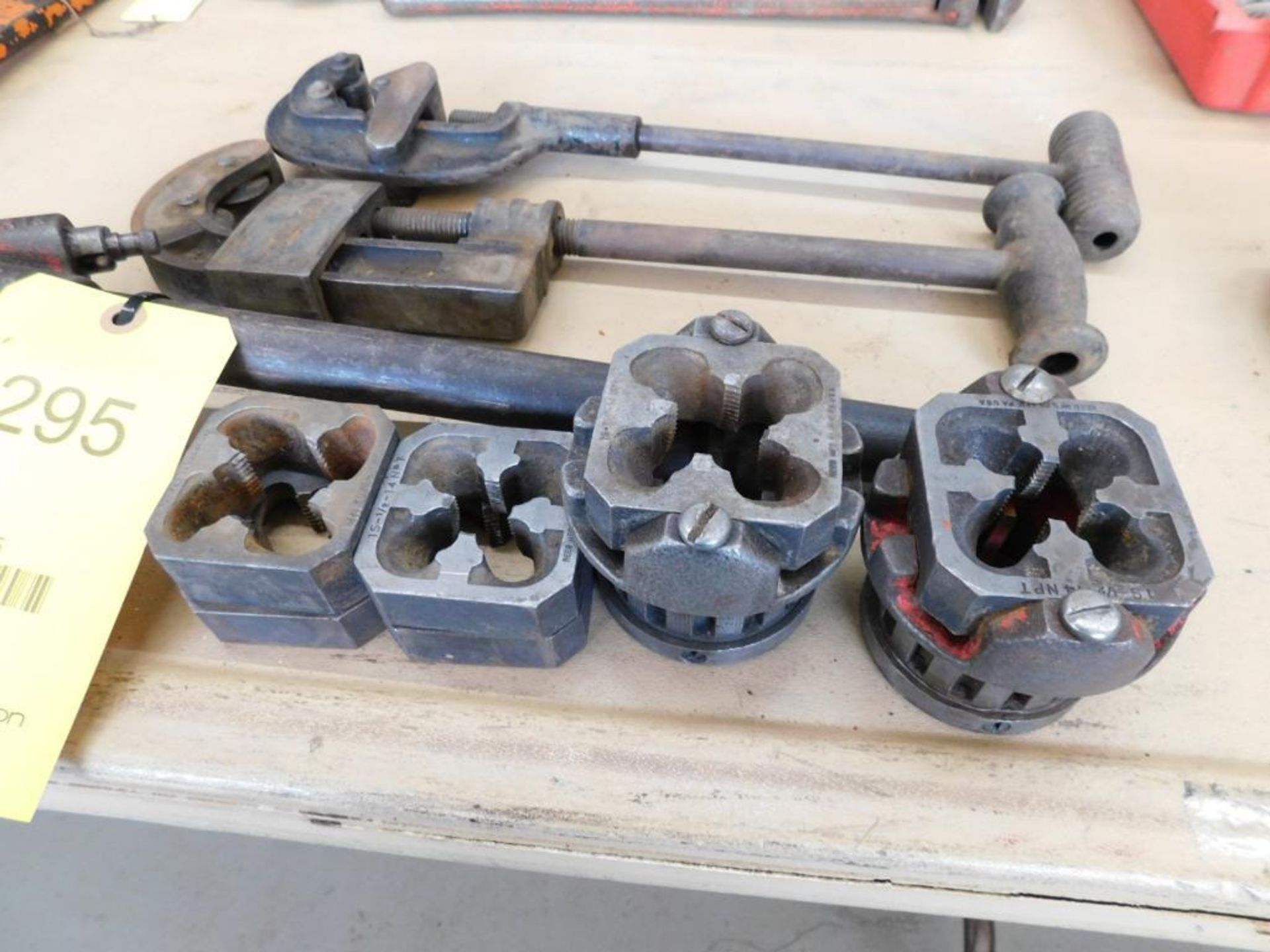 LOT: Hand Pipe Threader w/Dies, (2) Pipe Cutters - Image 3 of 3