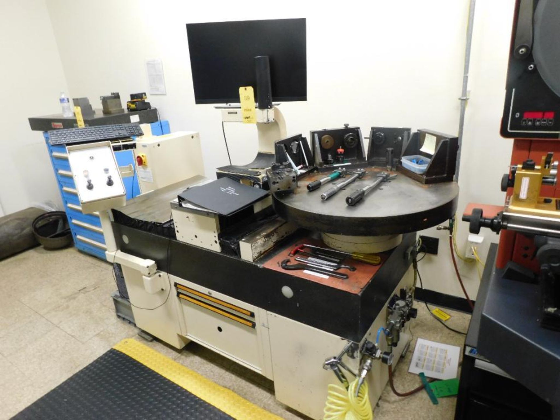 Royal Variset Tool Presetter (Last Calibration August, 2021) (Located in Screw Machine Room)