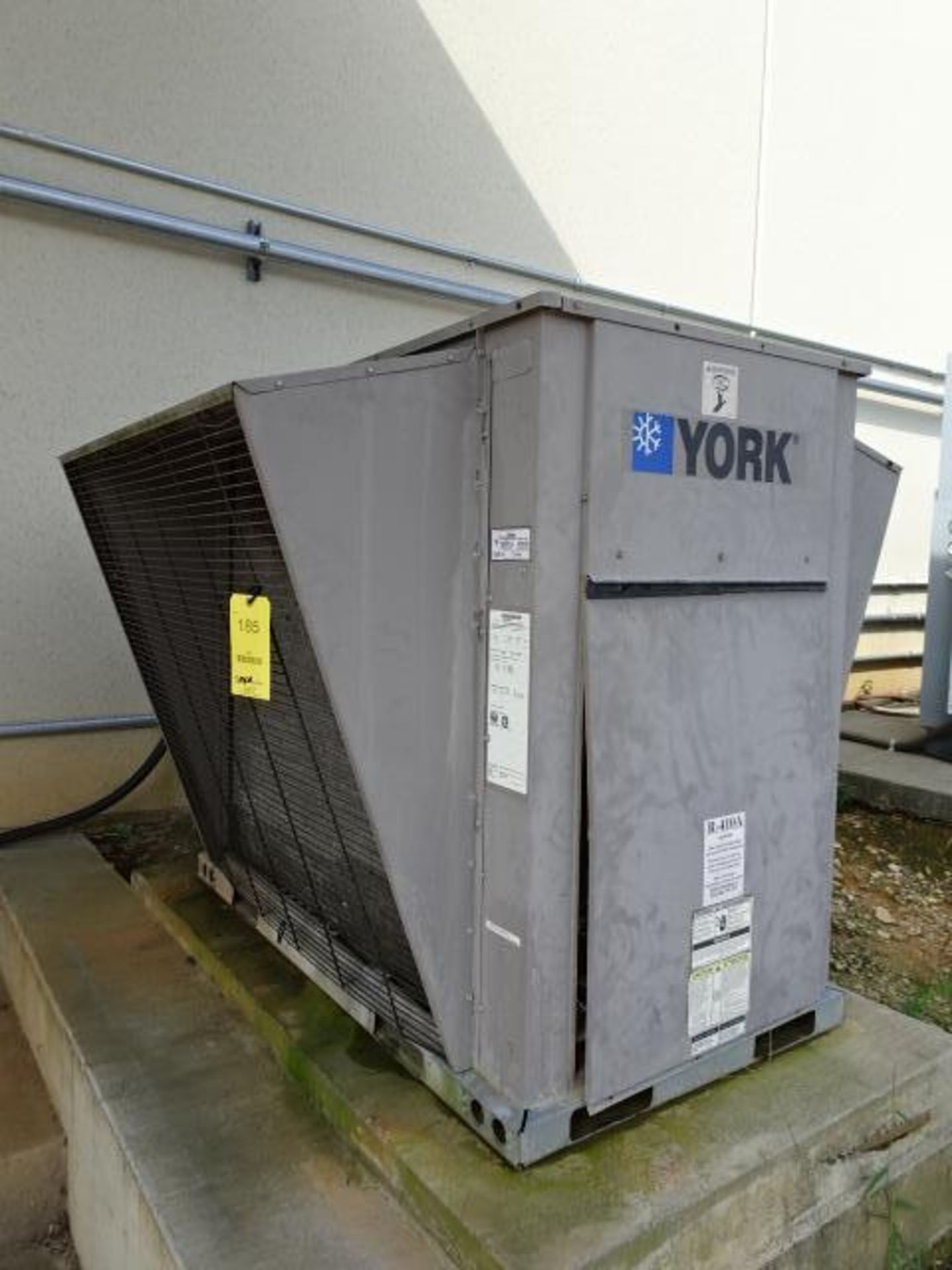 York YC120C00A4AAA2A AC Unit, 460 v, 3 ph, 60 Hz, Refrigerant Type: R410A, S/N N1H1269332