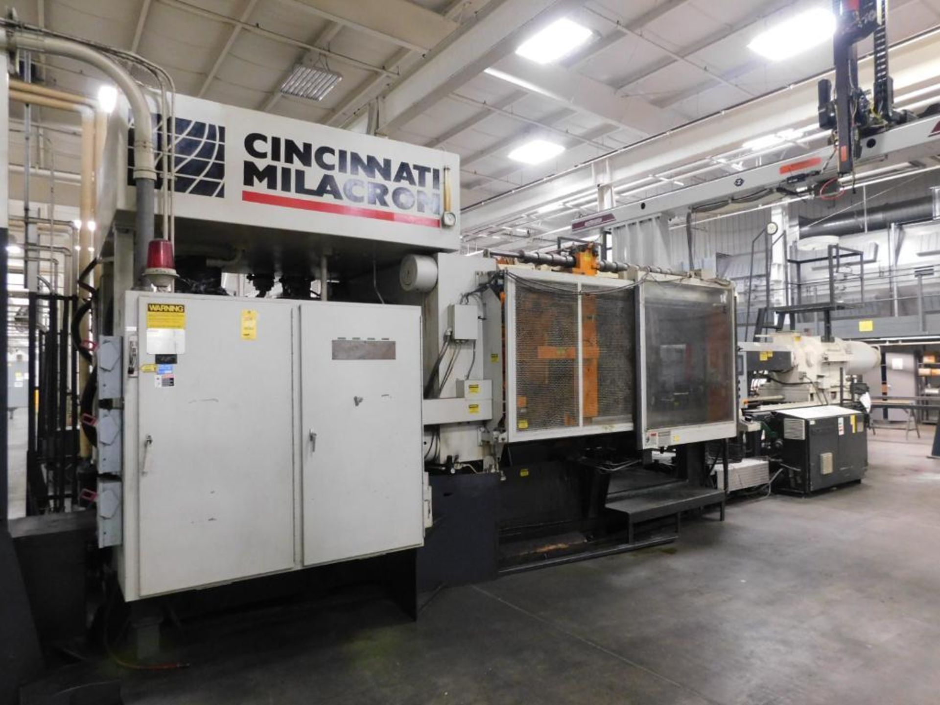 Cincinnati Milacron H1000-225 W/P 1000-Ton Horizontal Injection Molding Machine, S/N 3961A01/83-3 (A