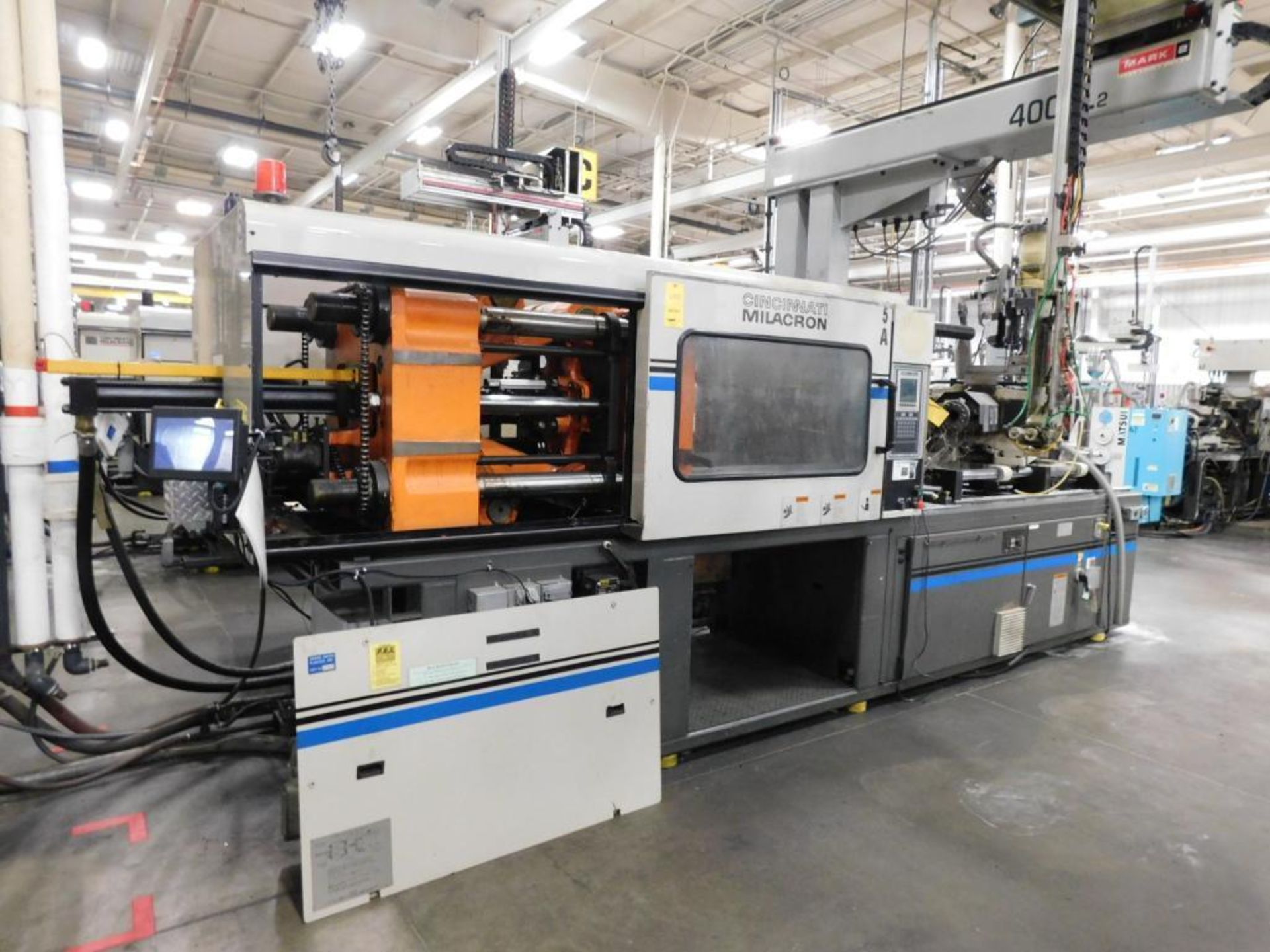 Cincinnati Milacron VT220-10 oz. Horizontal Plastic Injection Molding Machine, 220-Ton Cap., S/N T37