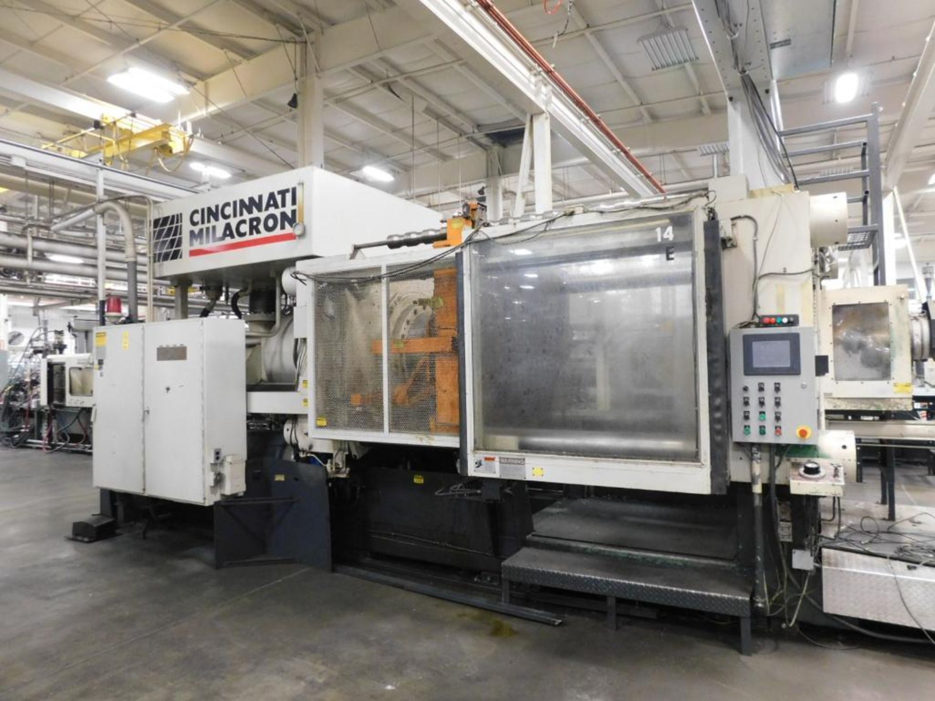 Cincinnati Milacron H1000-225 W/P 1000-Ton Horizontal Injection Molding Machine, S/N 3961A01/83-3 (A - Image 2 of 14