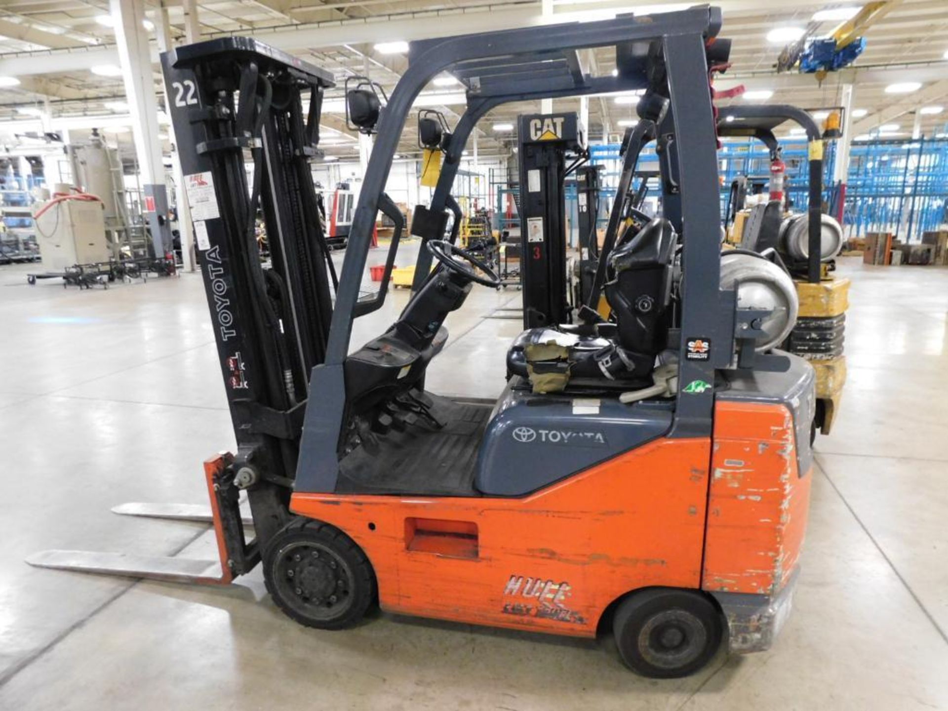 Toyota 8FGCU18 Fork Lift Truck, 3000 Lb. Max. Load Capacity, Overhead Guard, 3- Stage Mast, 189" Max - Image 3 of 12