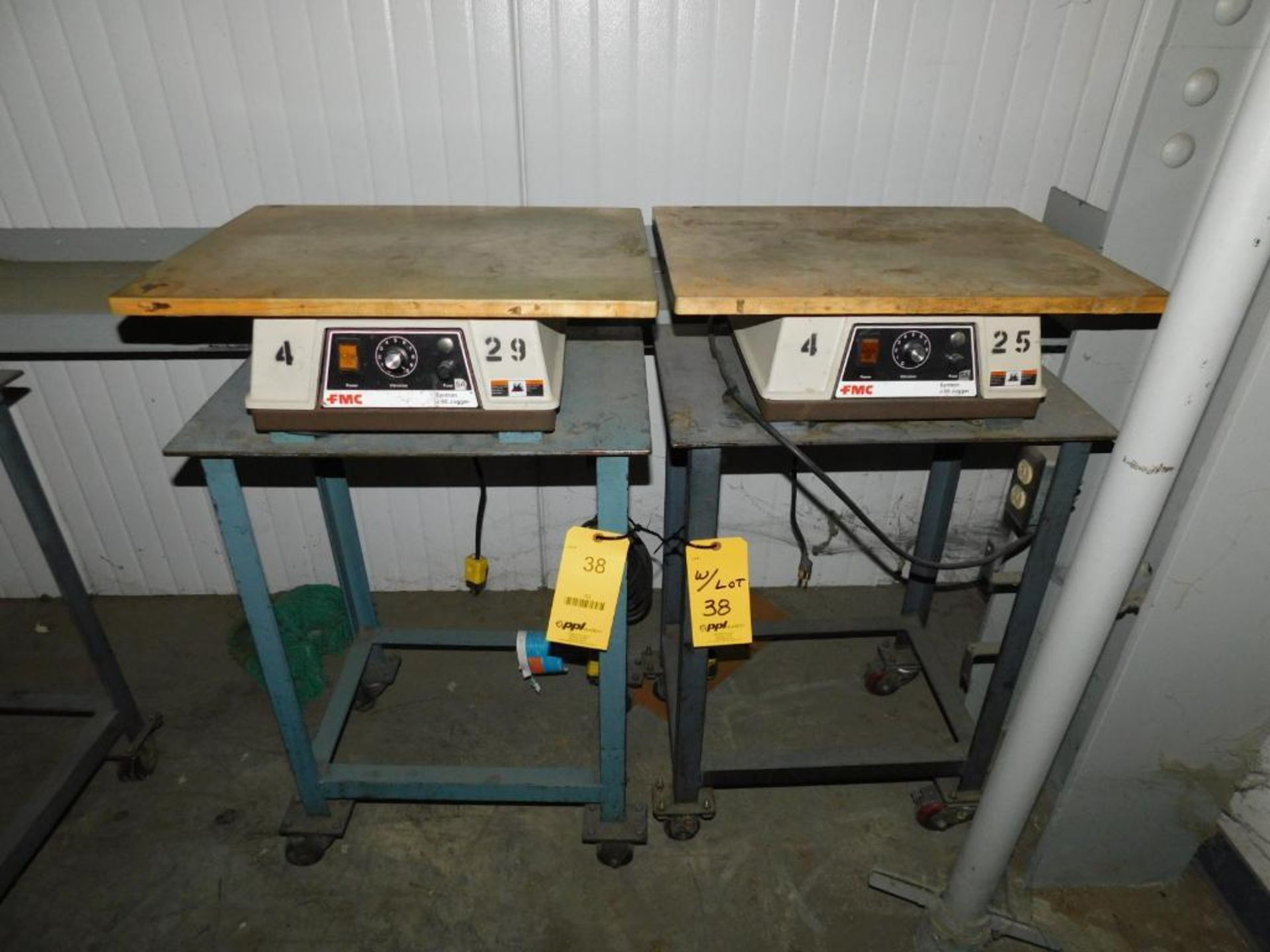 LOT: (2) FMC Syntron J-50 Paper Joggers w/22" x 17" Flat Deck on Rolling Stand (LOCATION: IN MAIL RO