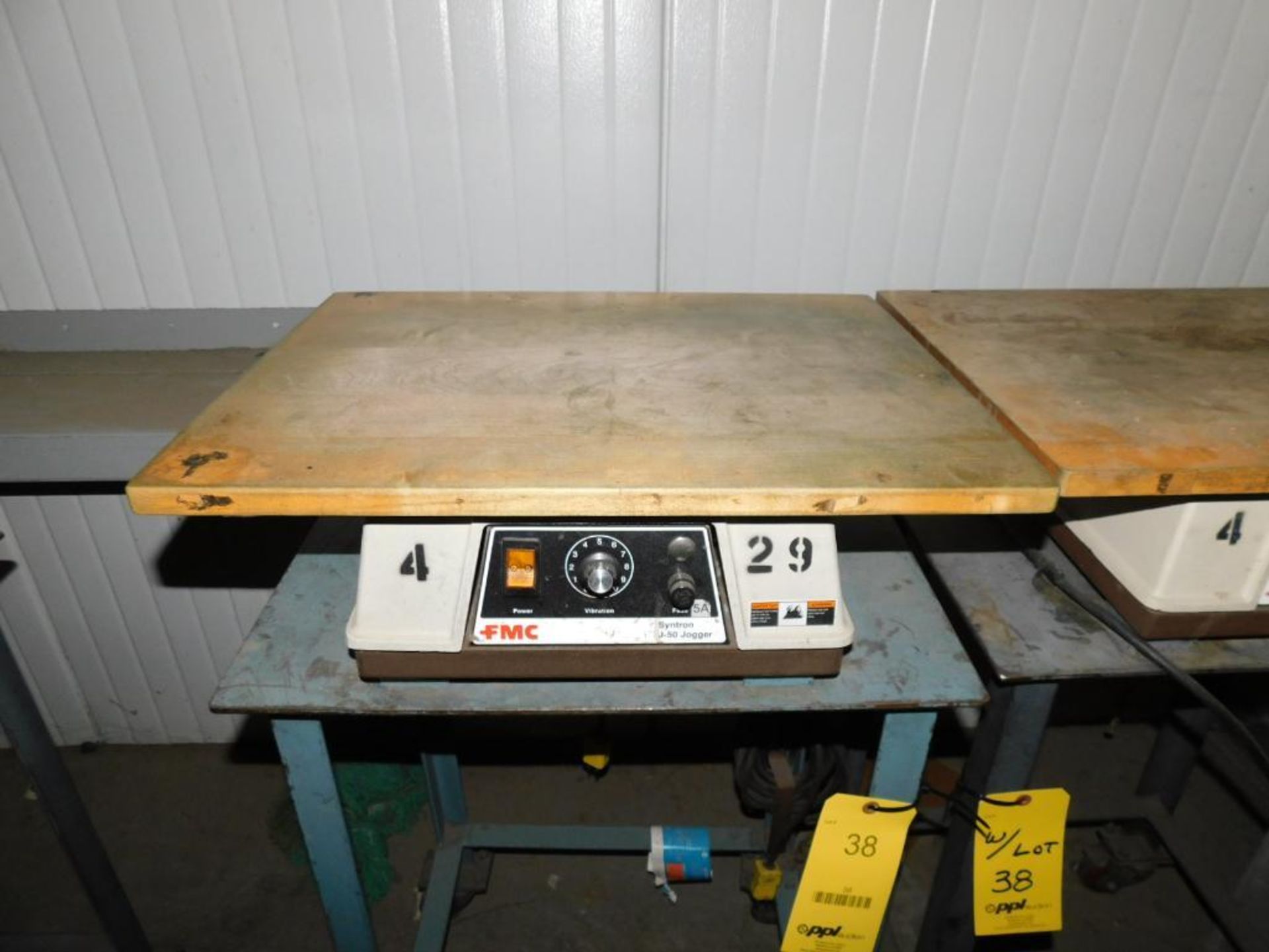 LOT: (2) FMC Syntron J-50 Paper Joggers w/22" x 17" Flat Deck on Rolling Stand (LOCATION: IN MAIL RO - Image 2 of 3