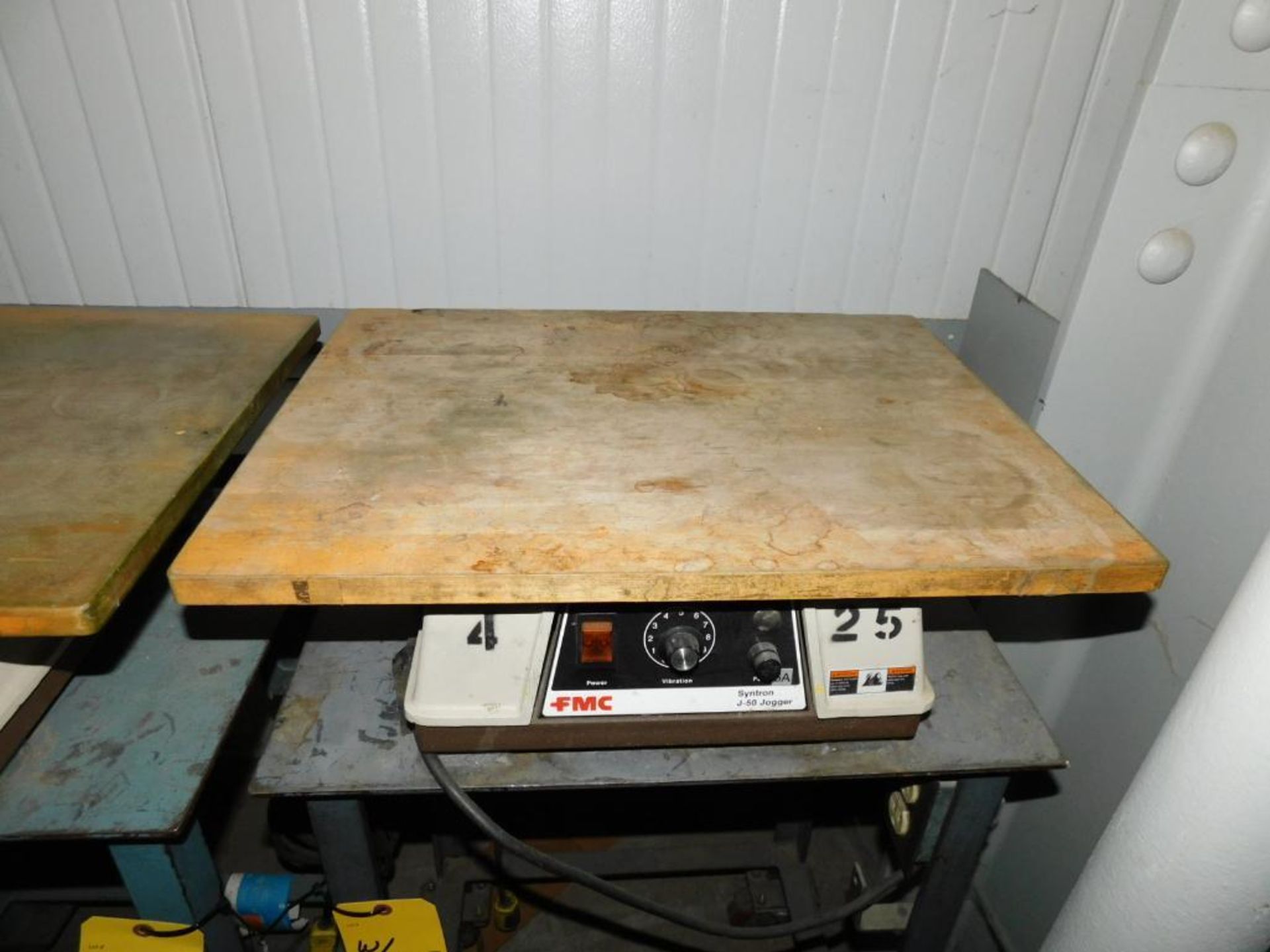 LOT: (2) FMC Syntron J-50 Paper Joggers w/22" x 17" Flat Deck on Rolling Stand (LOCATION: IN MAIL RO - Image 3 of 3