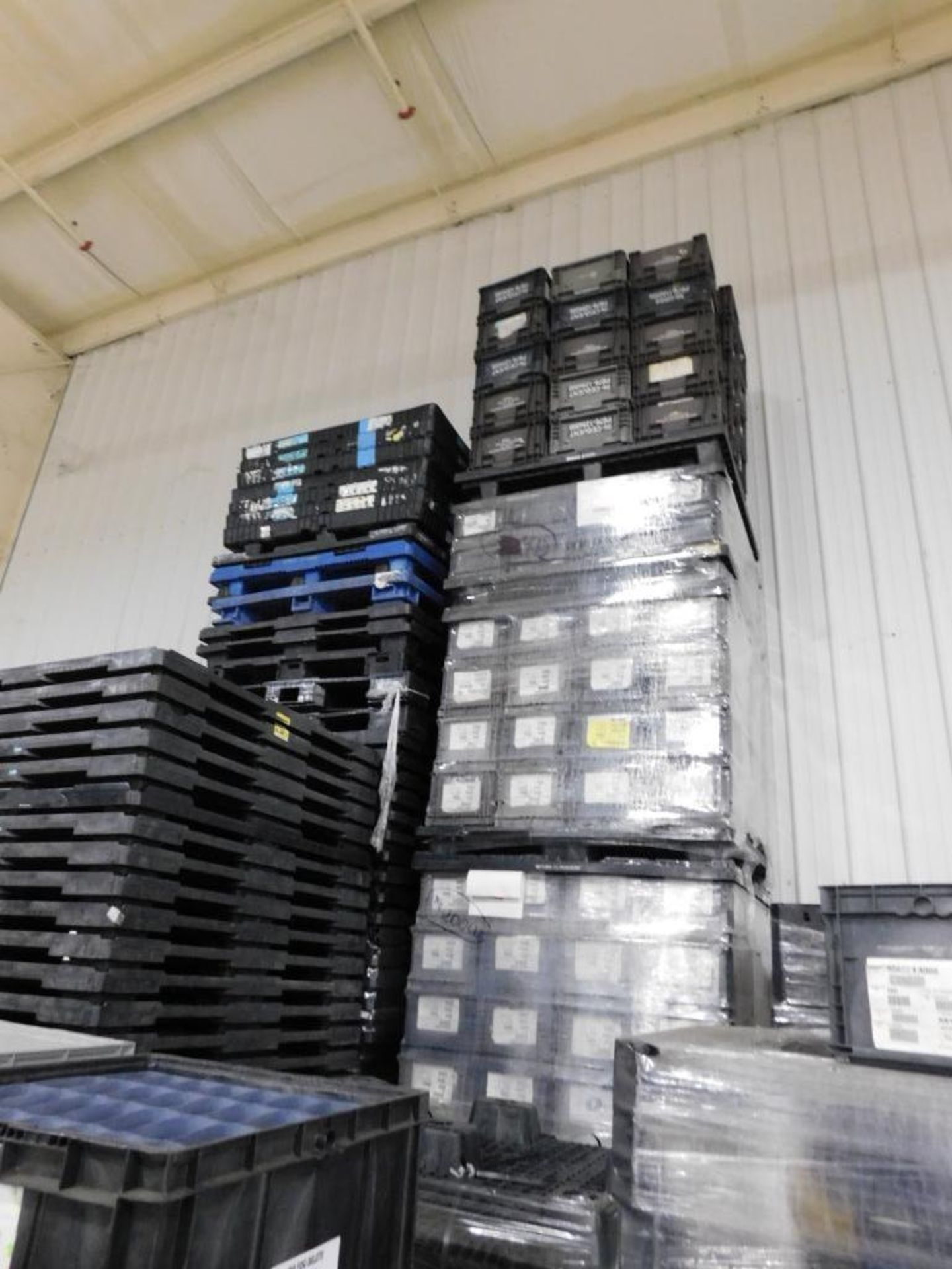 LOT: Large Quantity of Assorted Plastic Bins & Plastic Pallets - Image 6 of 7