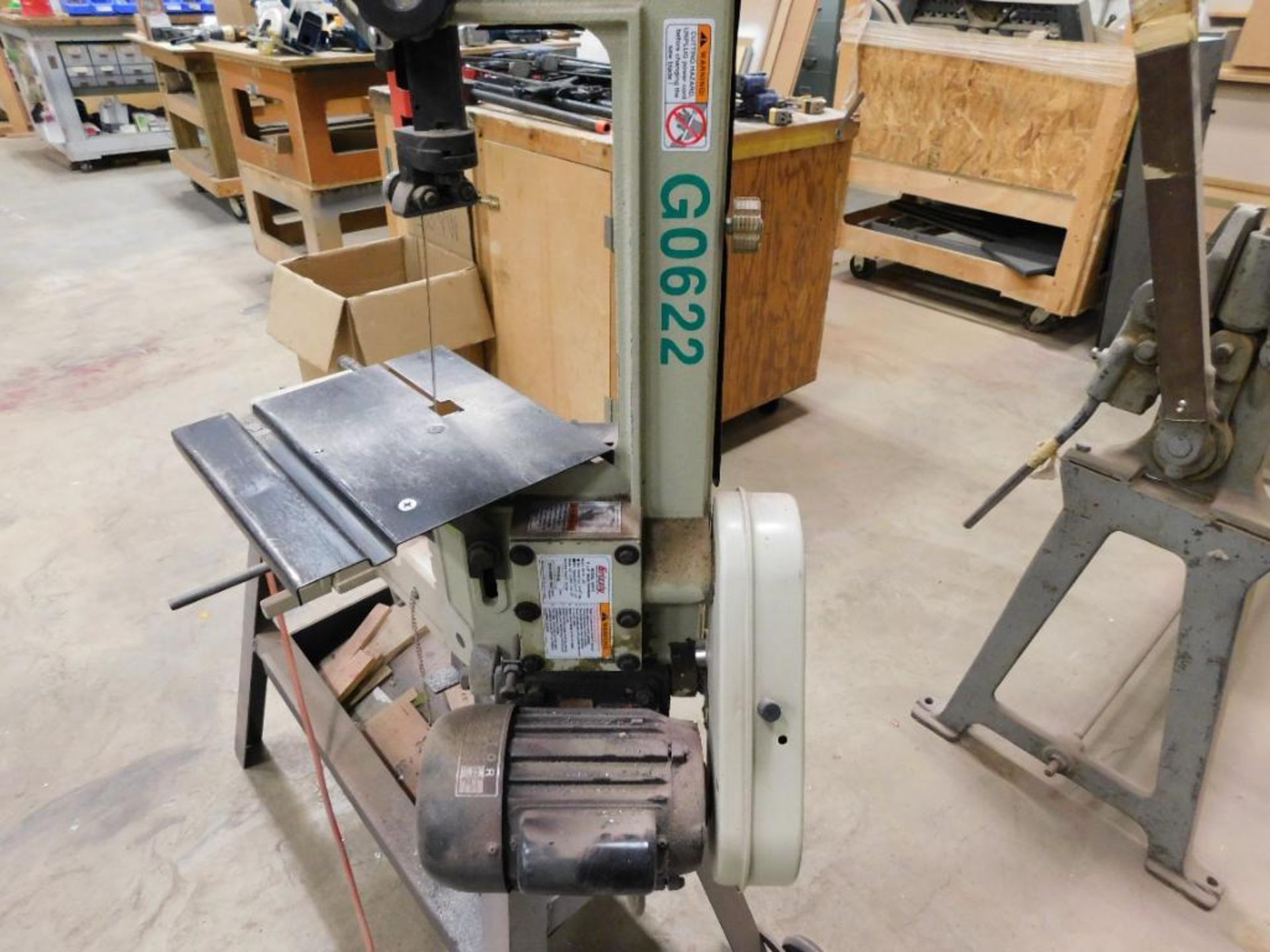 Grizzly Vertical & Horizontal G0622 Band Saw (LOCATION 1369 SANDERS