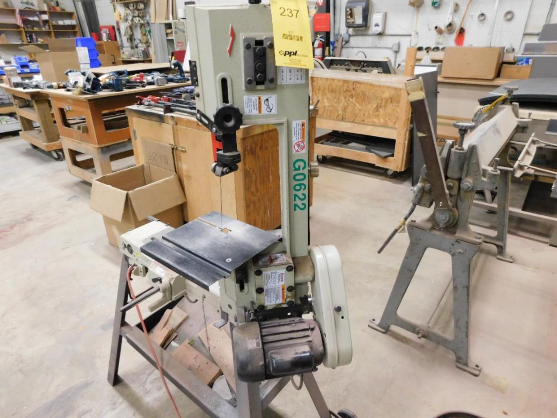 Grizzly Vertical & Horizontal G0622 Band Saw (LOCATION 1369 SANDERS
