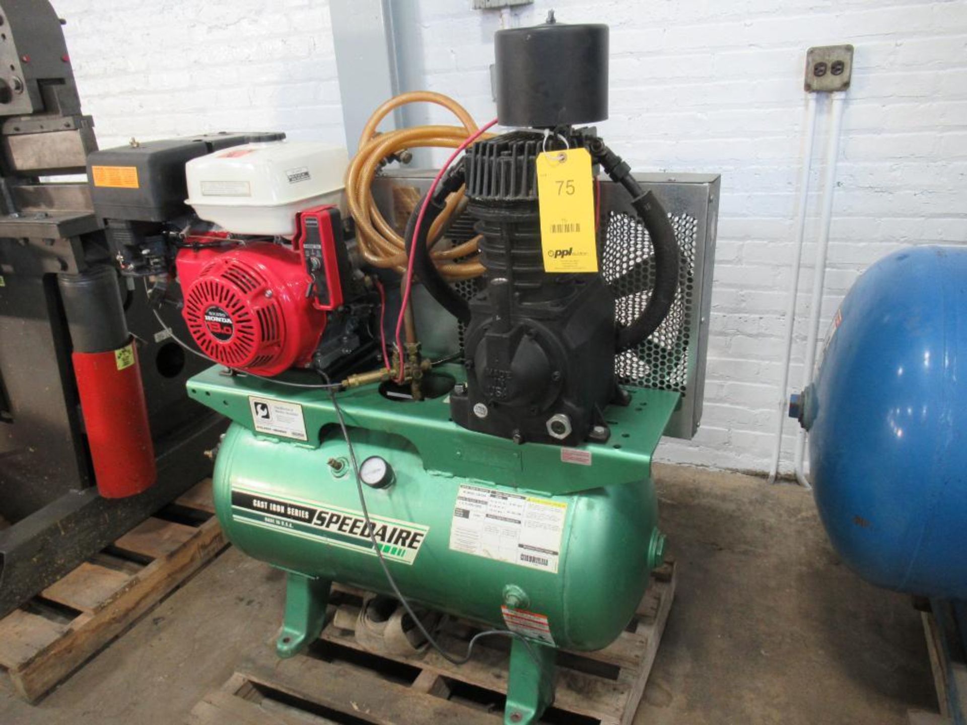 Speed Aire 4LW/13H30 13 HP Gasoline Air Compressor, 30 Gallon Horizantal TankS, /N L615200000016