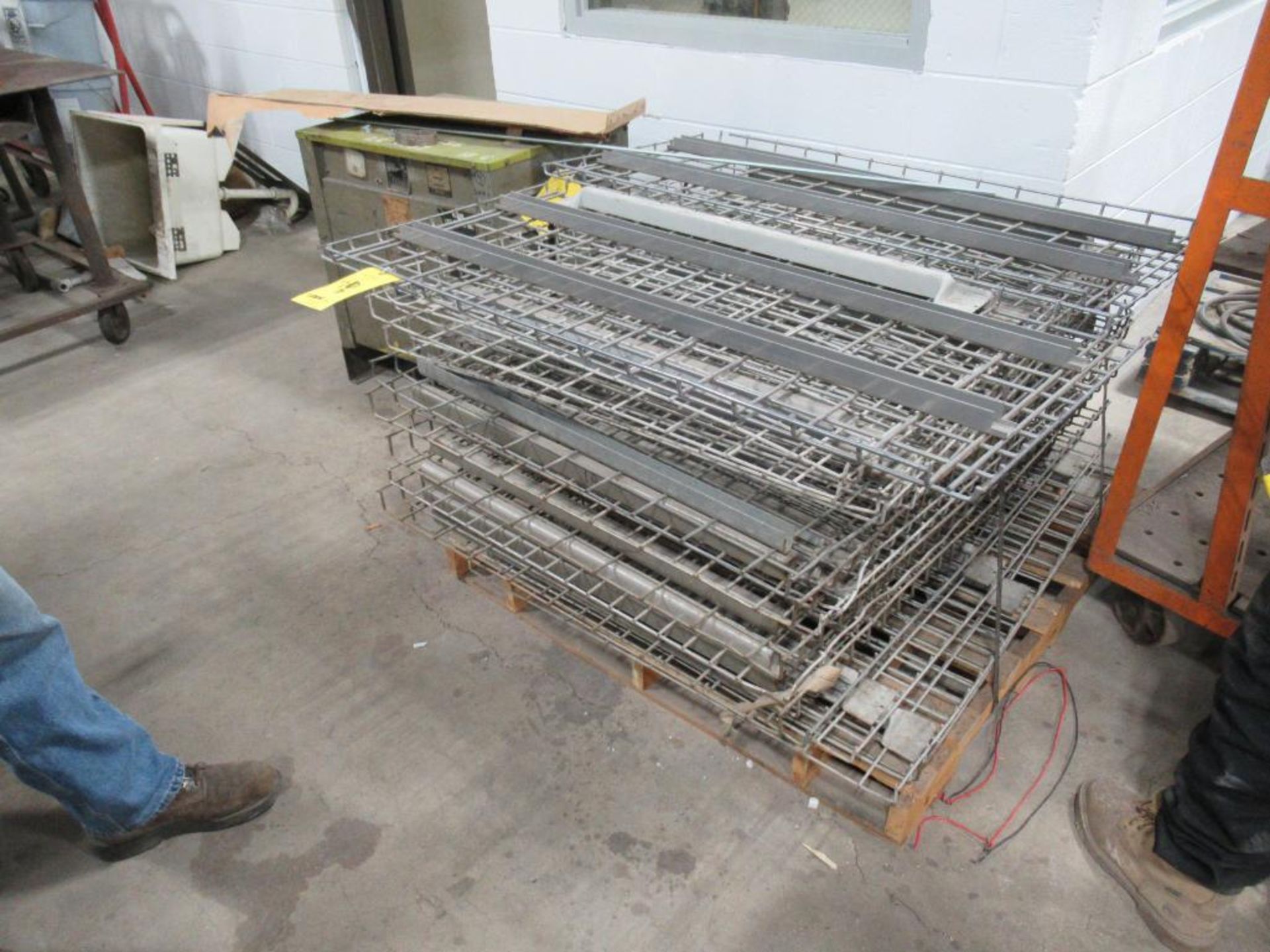 LOT: (16) Assorted Length Pallet Rack Uprights w/Large Quantity of 8', 10', 12' Cross Beams, Wire Me - Image 5 of 5