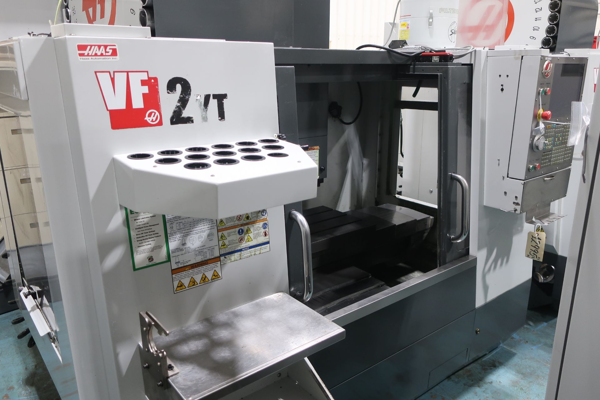 HAAS VF2-YT CNC 3-AXIS VERTICAL MACHINING CENTER, 15K RPM SPINDLE, S/N 1082158, NEW 2010 - Image 5 of 9
