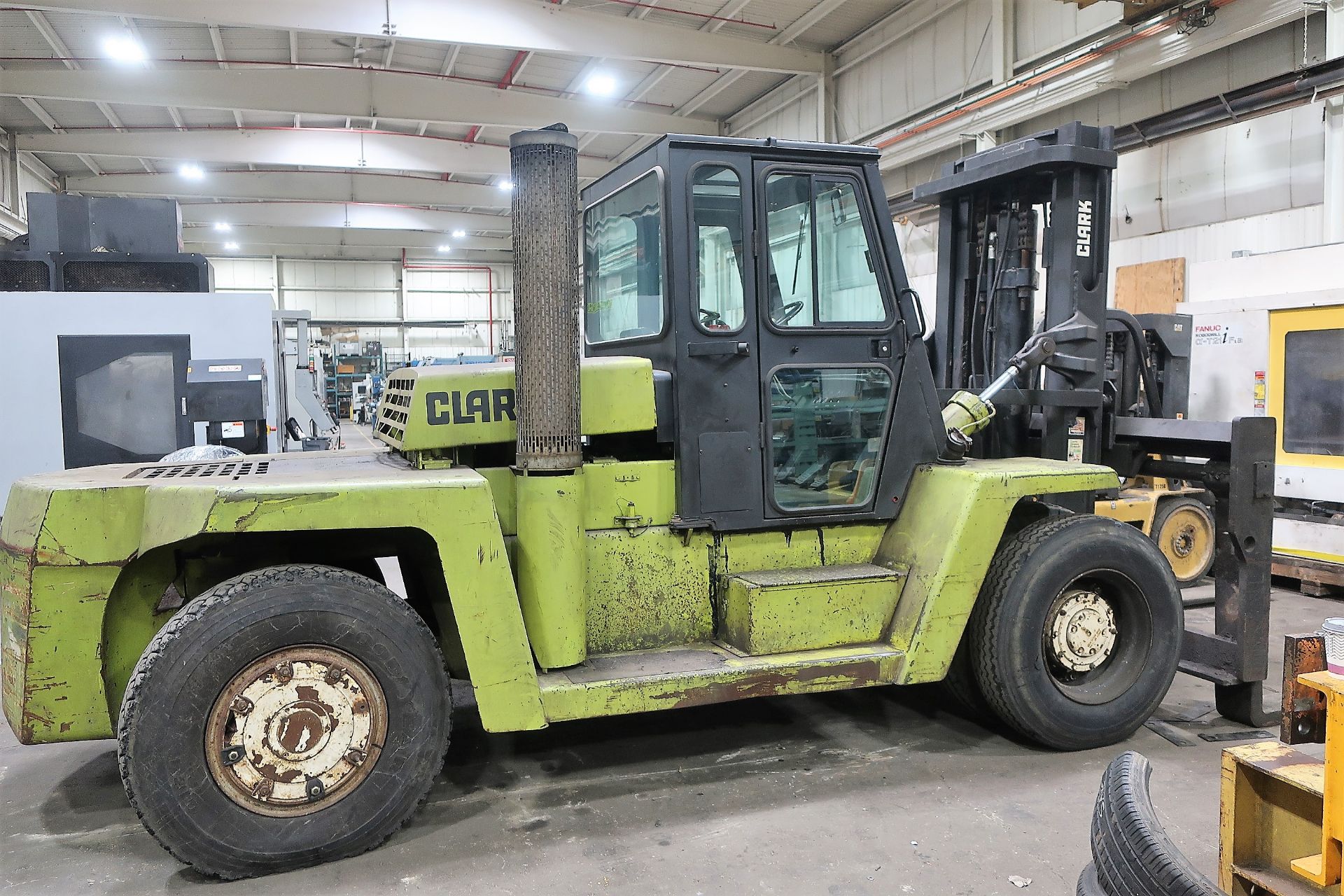 30,000 LBS CLARK MODEL C500 Y 300 D DIESEL FORKLIFT - Image 3 of 16