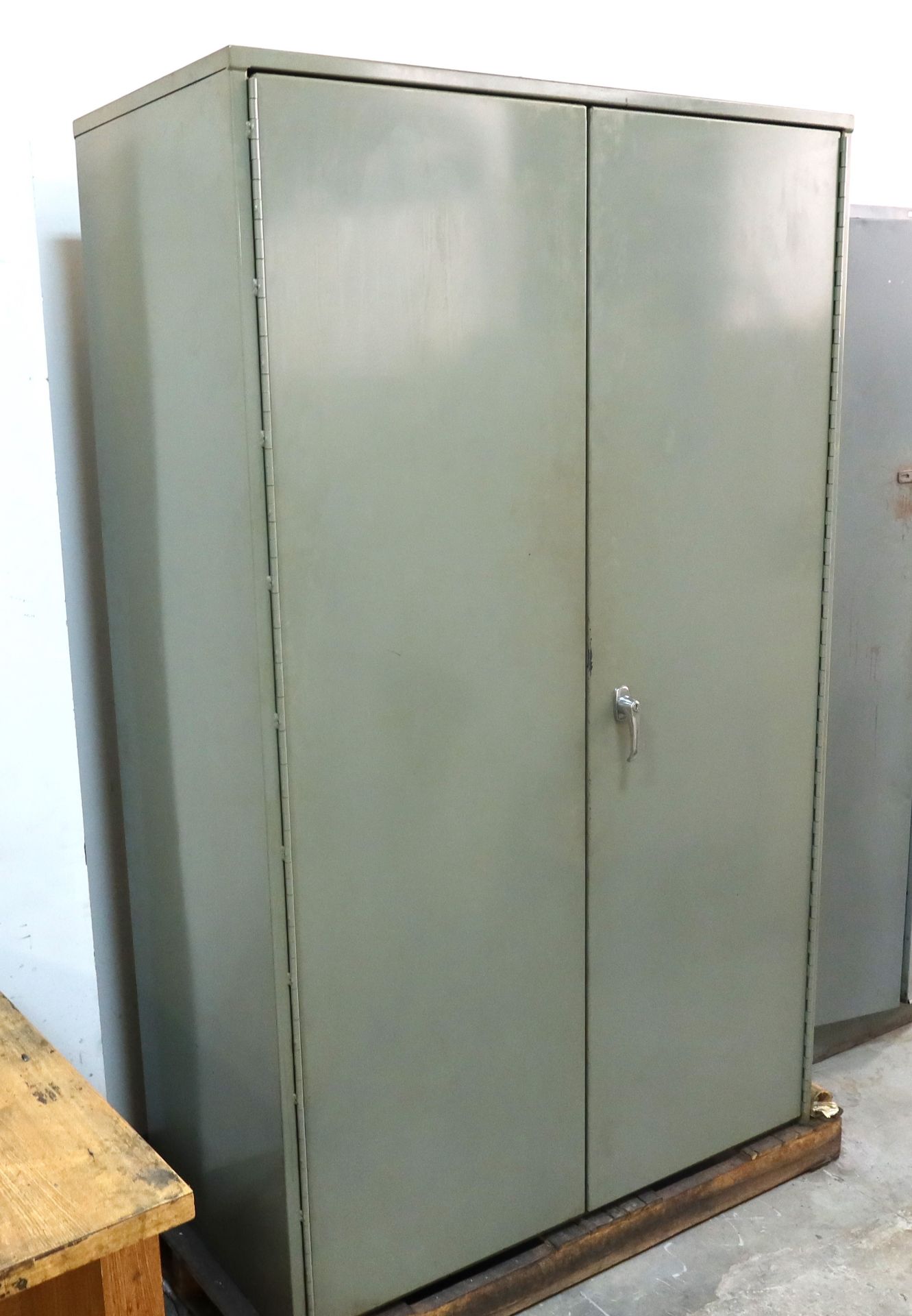 Heavy Duty Storage Cabinet with Contents - Image 6 of 6