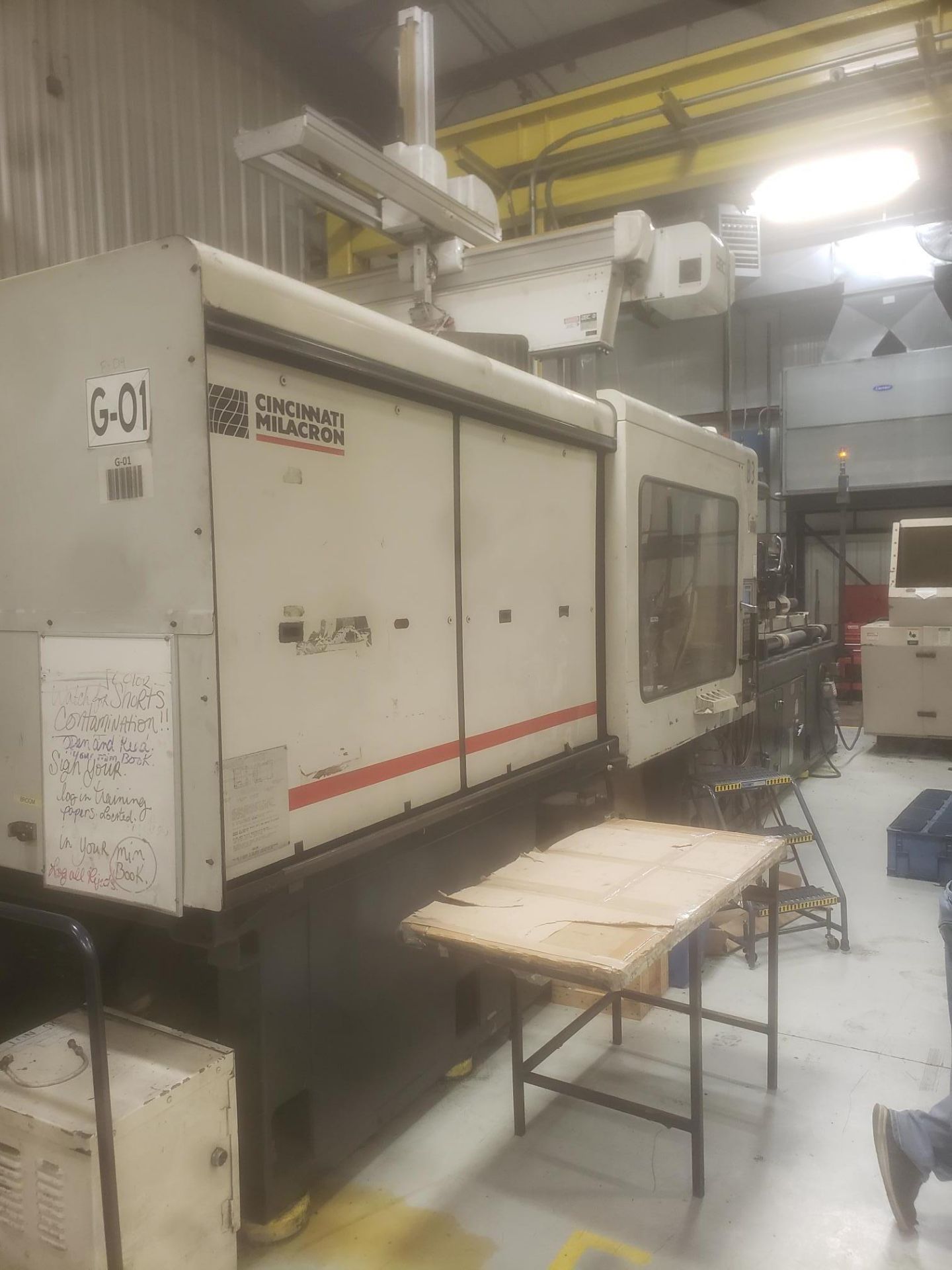 550 TON CINCINNATI MILACRON VT-550-105 INJECTION MOLDING MACHINE, New 1998