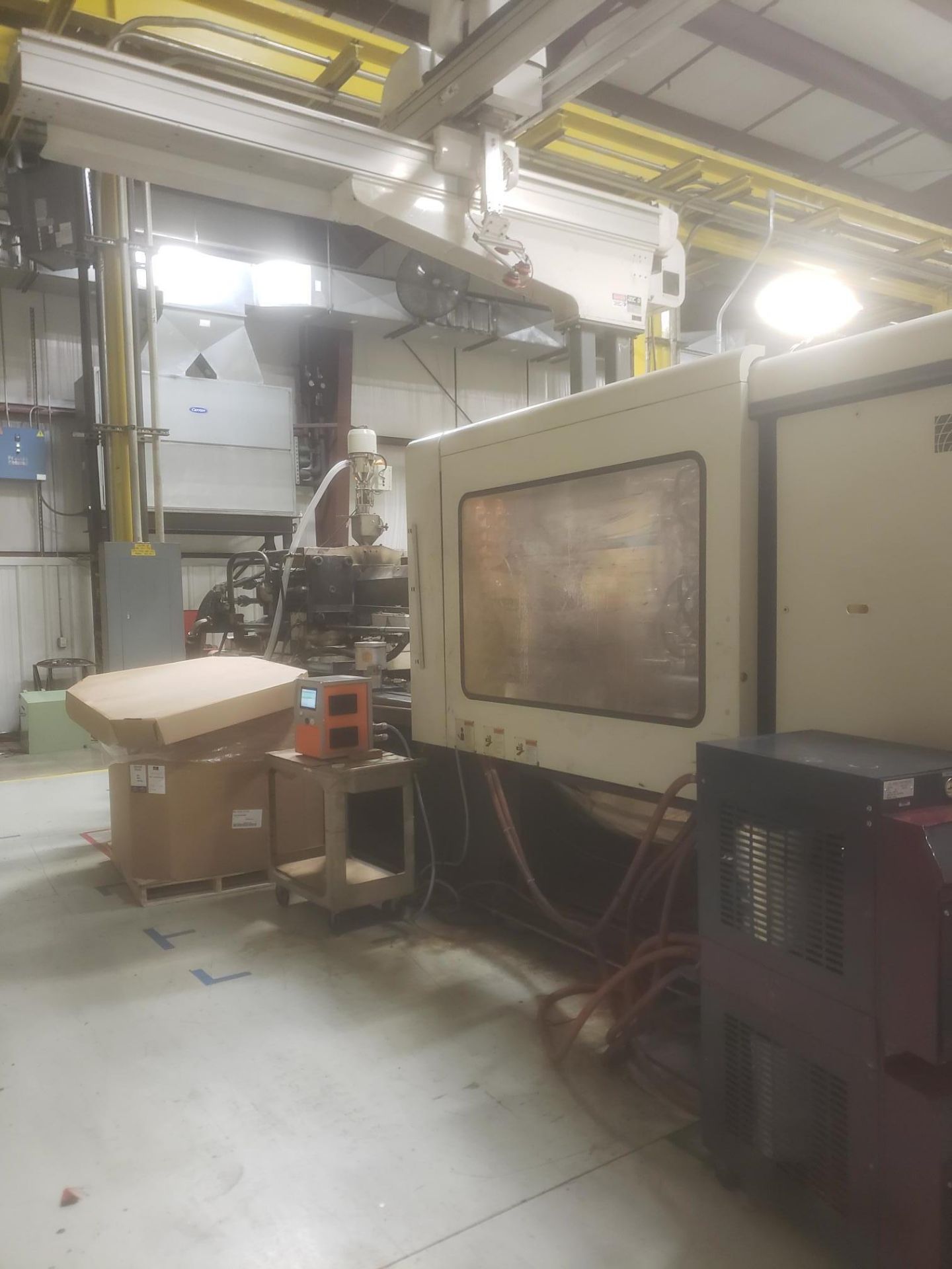 550 TON CINCINNATI MILACRON VT-550-105 INJECTION MOLDING MACHINE, New 1998 - Image 7 of 7