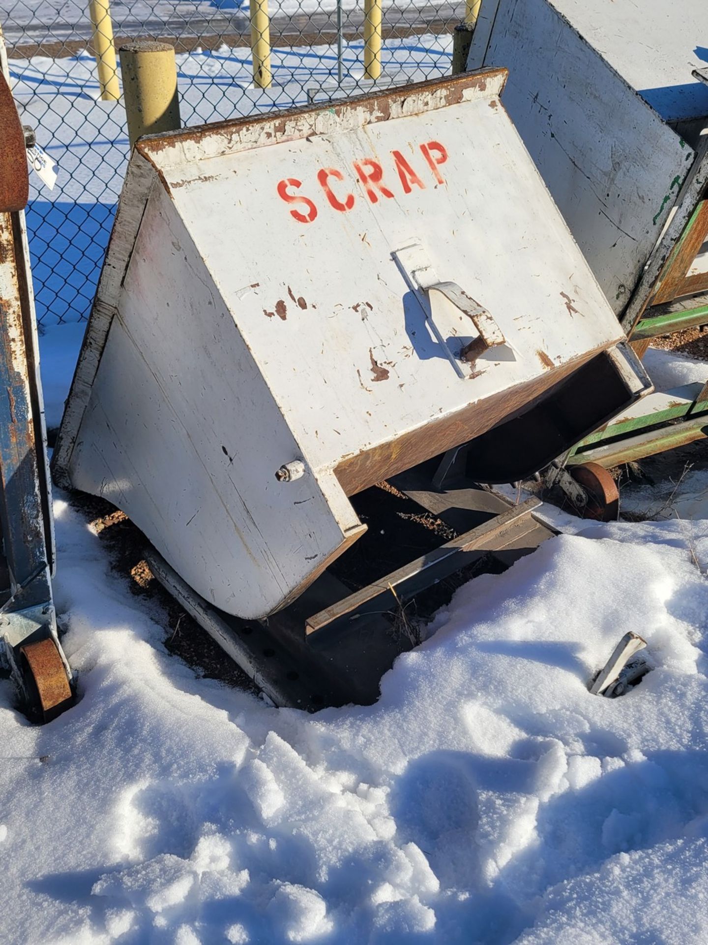 Self-Dumping Hopper