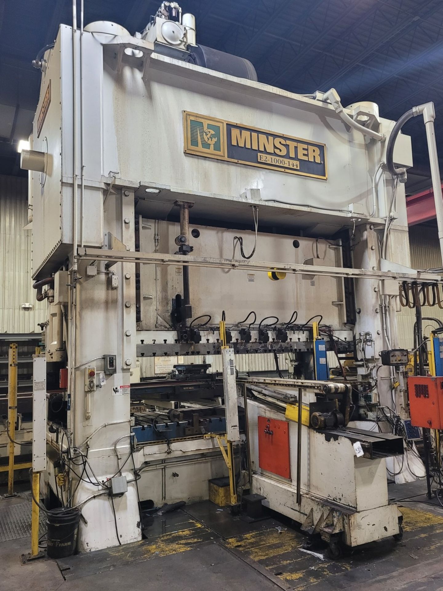 2000 Minster E2-1000-144 1000-Ton Straight Side Press with Minster Bolster Transfer System - Image 2 of 20